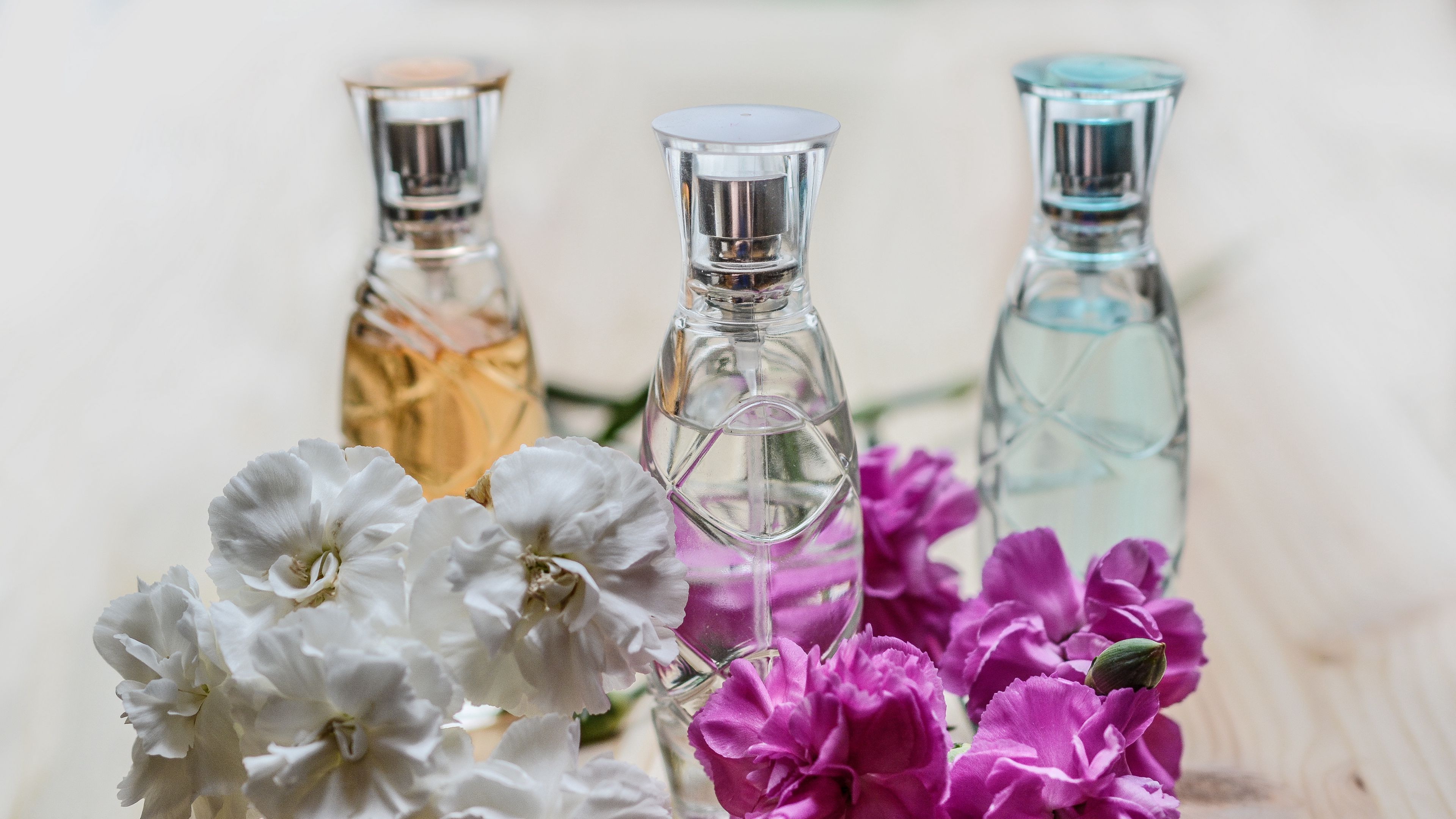 Download wallpaper 3840x2160 perfume, flowers, bottles 4k uhd 16:9 HD background