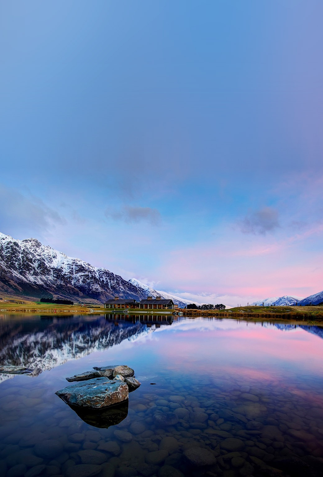 Wallpaper of the week: city vs nature