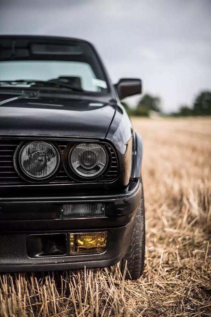 Download BMW E30 Wallpaper for Your iPhone