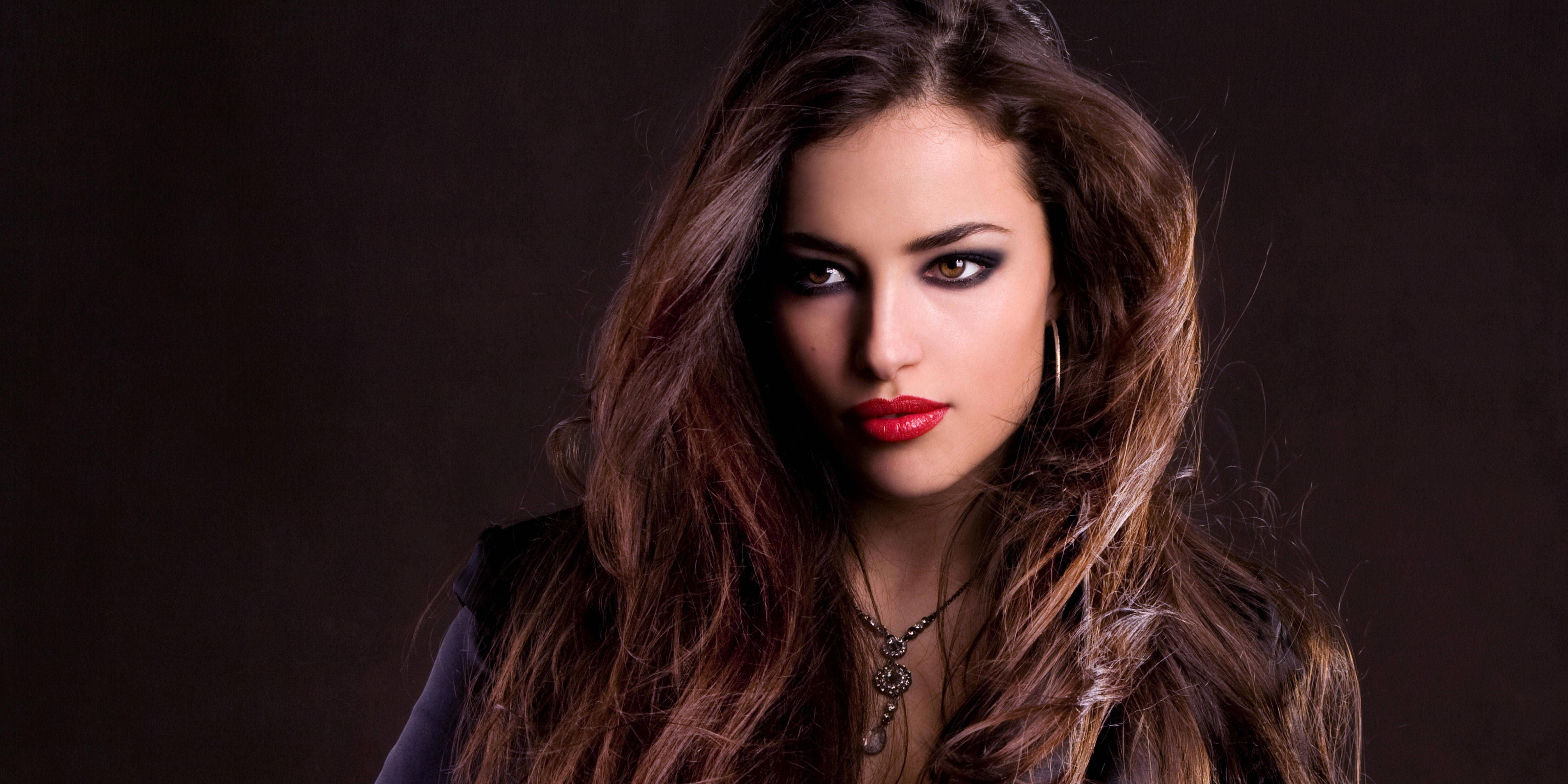 Beautiful Girl Wallpaper