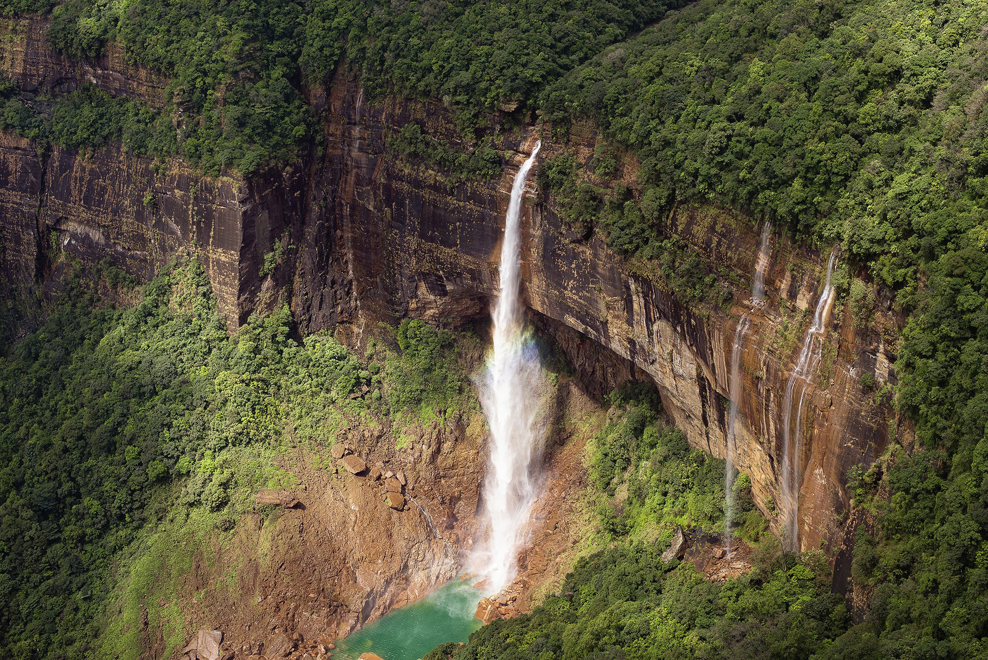 Mesmerizing Waterfalls of Cherrapunji, Meghalaya