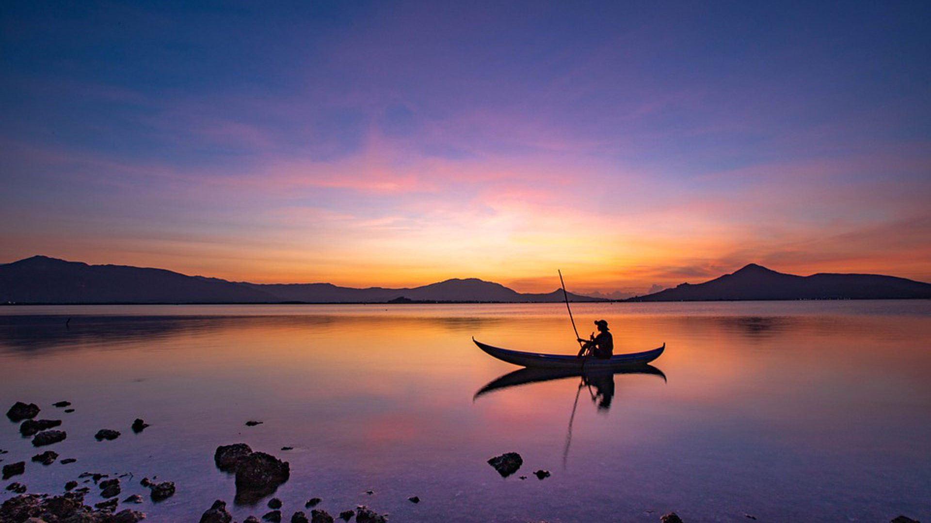 Lake Boat Fisher sunset twiligh mountains Reflection Wallpap
