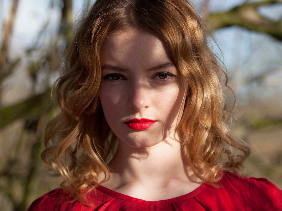 Download wallpaper 1152x864 beautiful, dakota blue richards, celebrity, outdoor, standard 4:3 fullscreen 1152x864 HD background, 10886