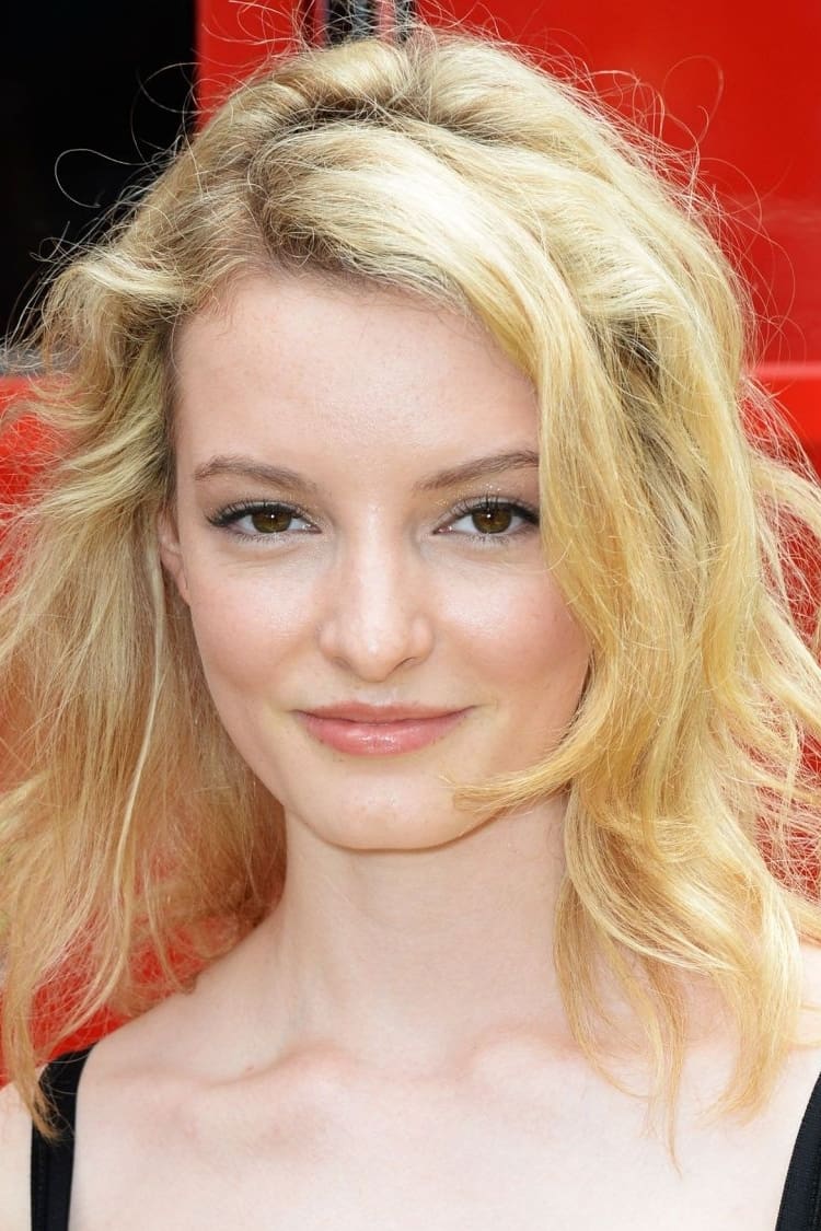 Dakota Blue Richards Image