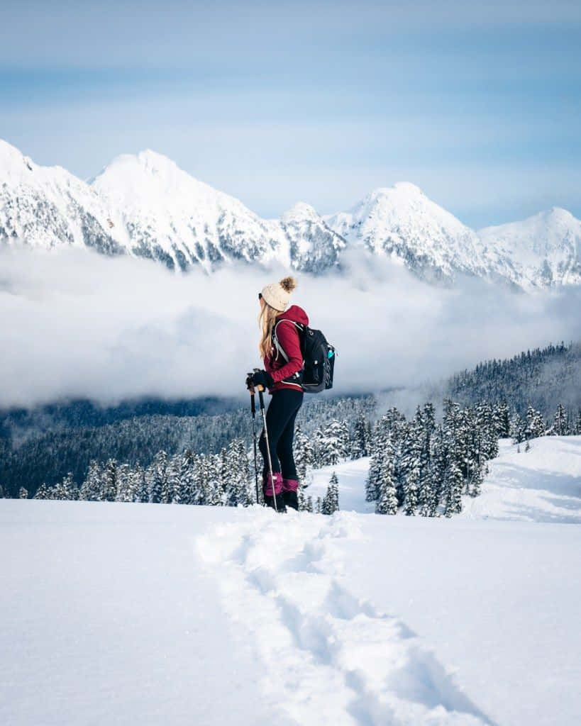 What to wear for winter hiking to stay warm and move easily