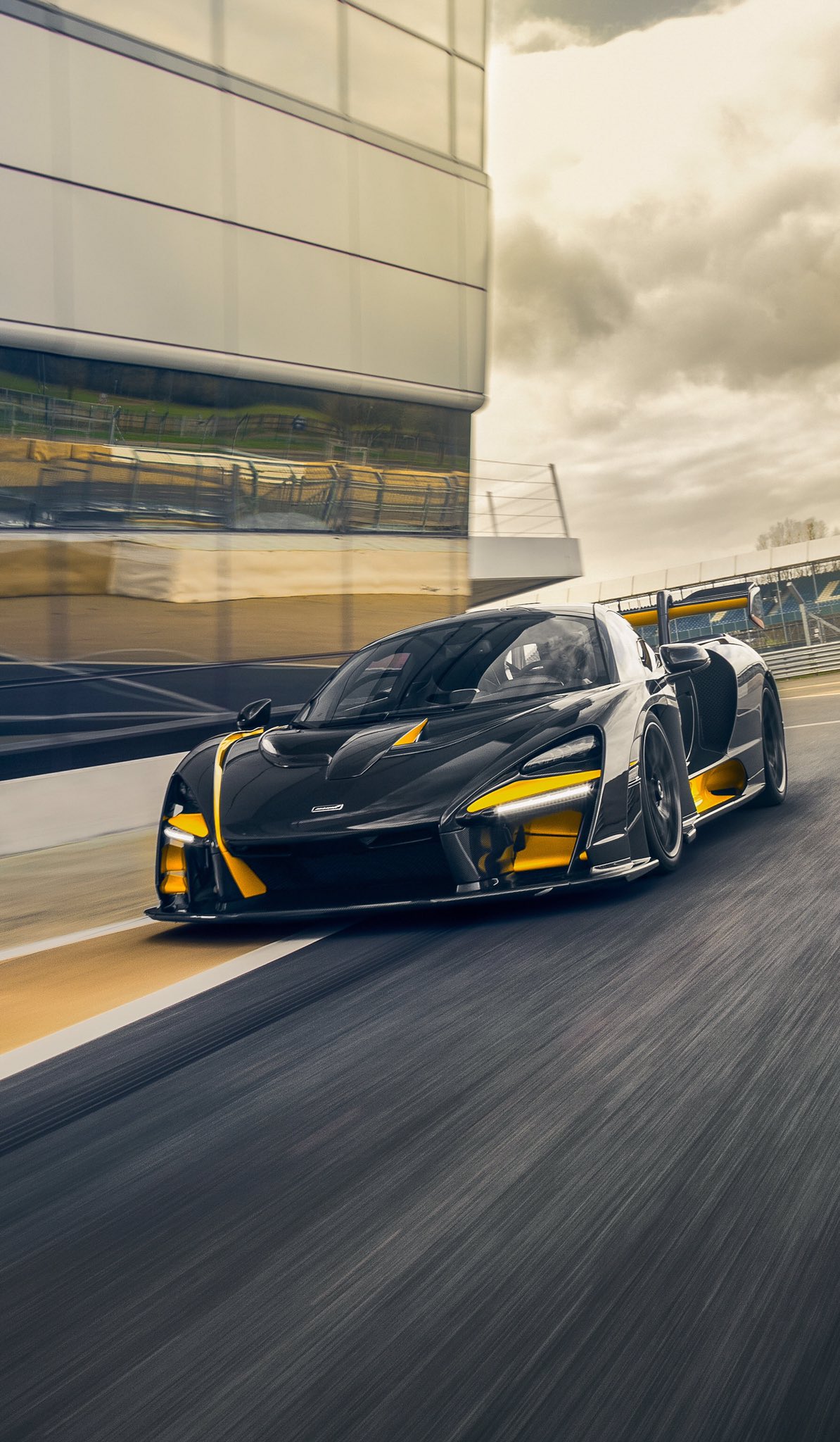 McLaren Automotive Wednesday, this week it's the McLaren Senna Carbon Theme. #McLarenSenna Tap, screenshot, share