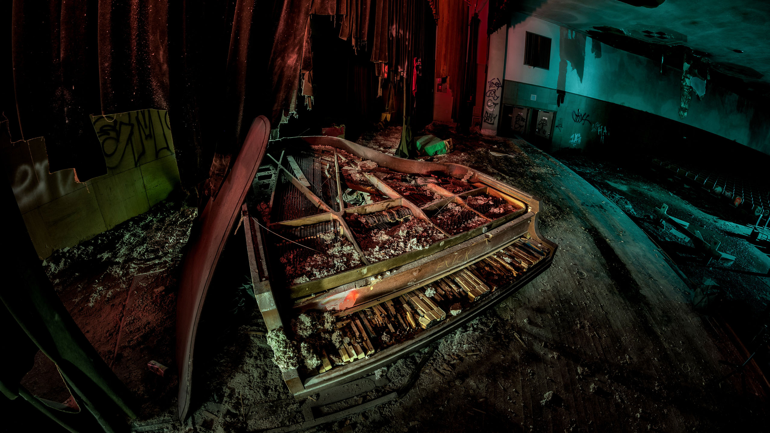 My strange adventure photographing at night in an abandoned mental hospital