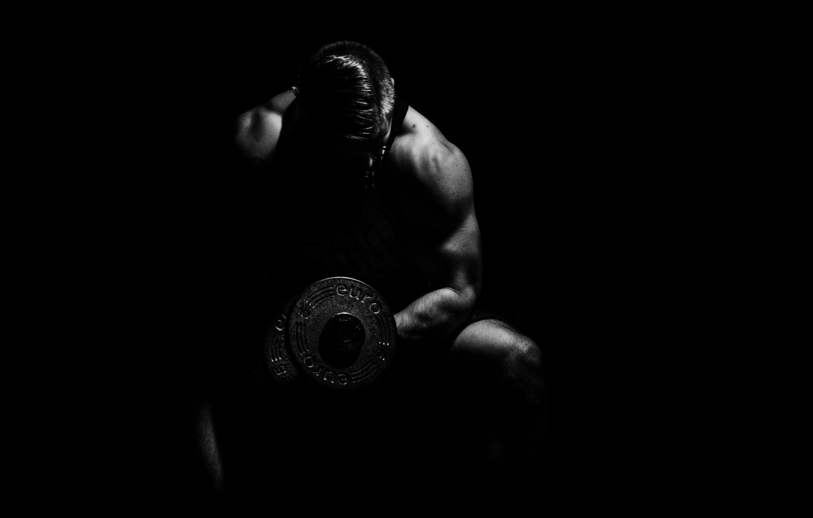 Wallpaper, portrait, dark, bodybuilding, ART, light, blackandwhite, shadows, man, hand, gym, darkness. Monochrome photography, Dark photography, Black wallpaper