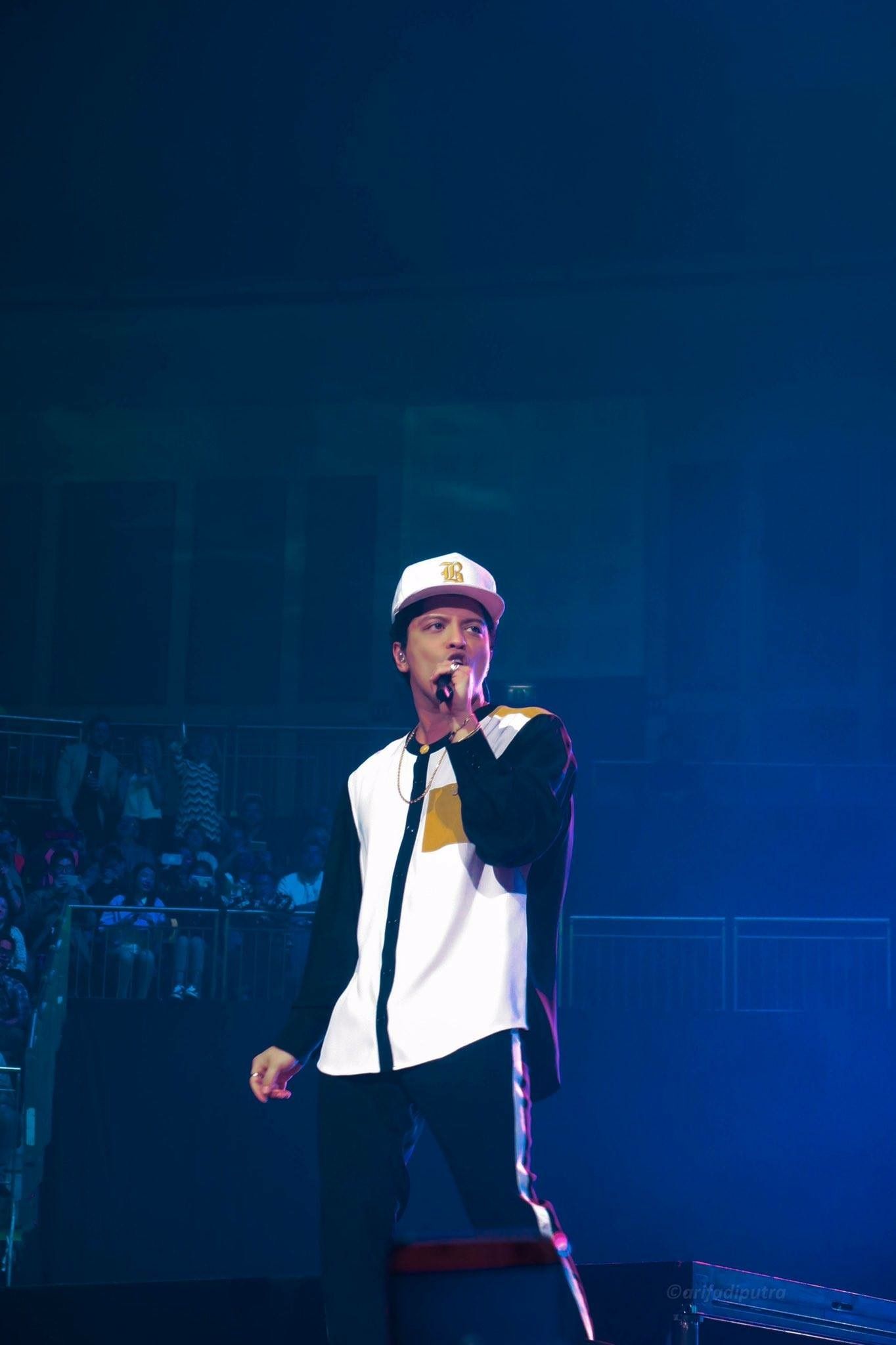 I ♡ Bruno Mars. Bruno mars, Mars wallpaper, Mars