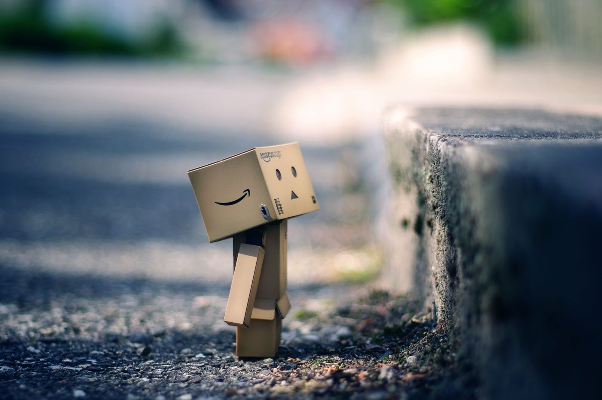 Danbo #danboard cardboard robot #box #pavement #asphalt P #wallpaper #hdwallpaper #desktop. Cardboard robot, Robot wallpaper, Danbo
