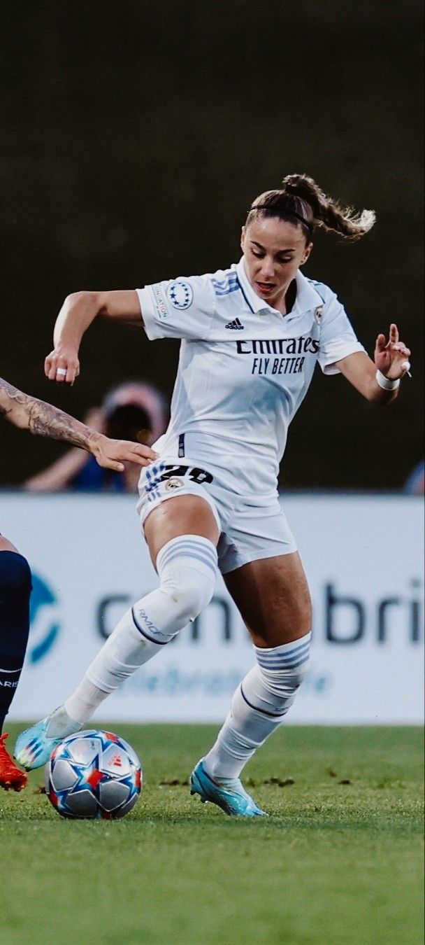 Athenea del Castillo en 2023. Camisa de fútbol, Futbol femenil, Botines futbol