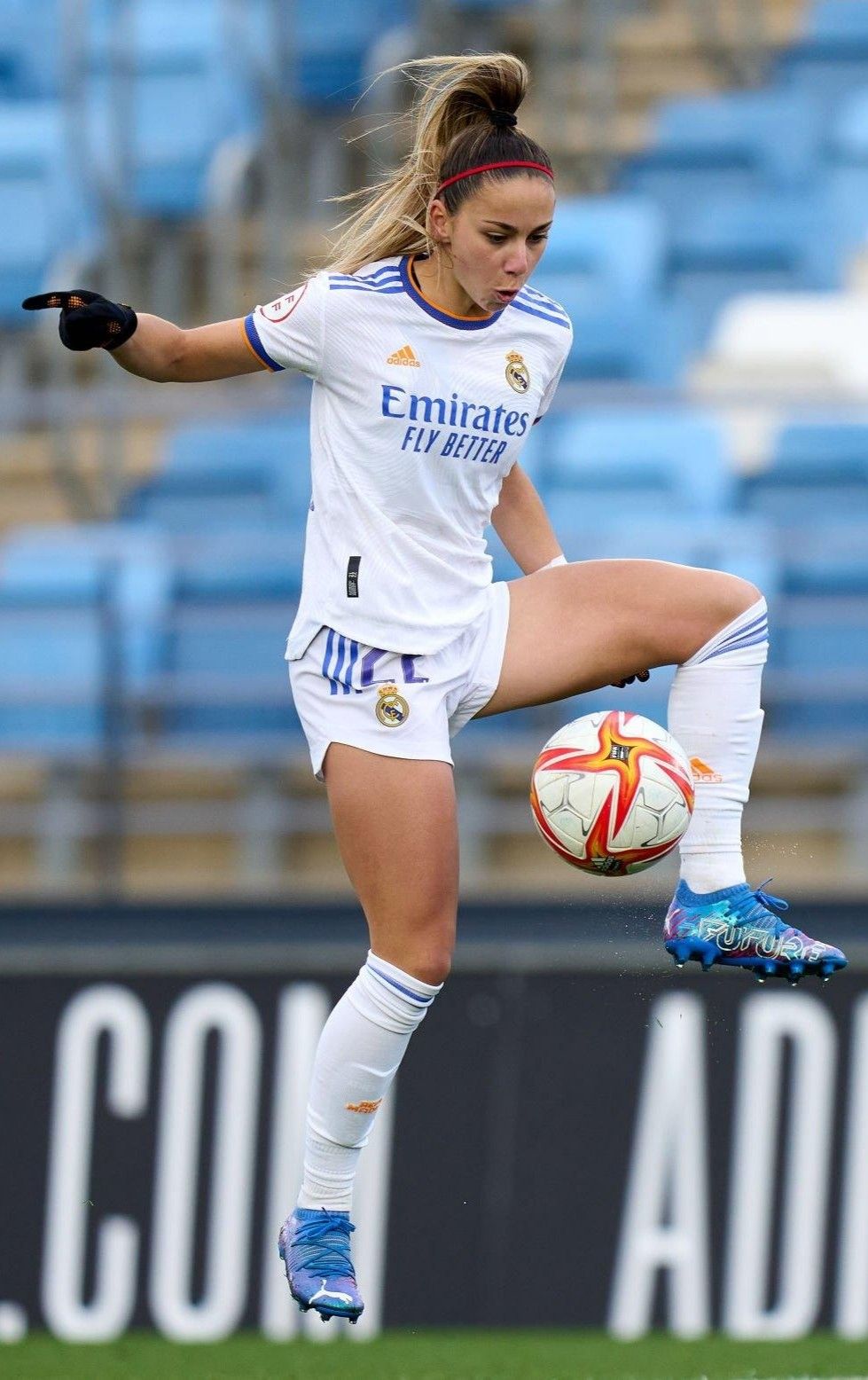 Athenea del Castillo en 2023. Camisa de fútbol, Futbol chicas, Entrenamiento futbol