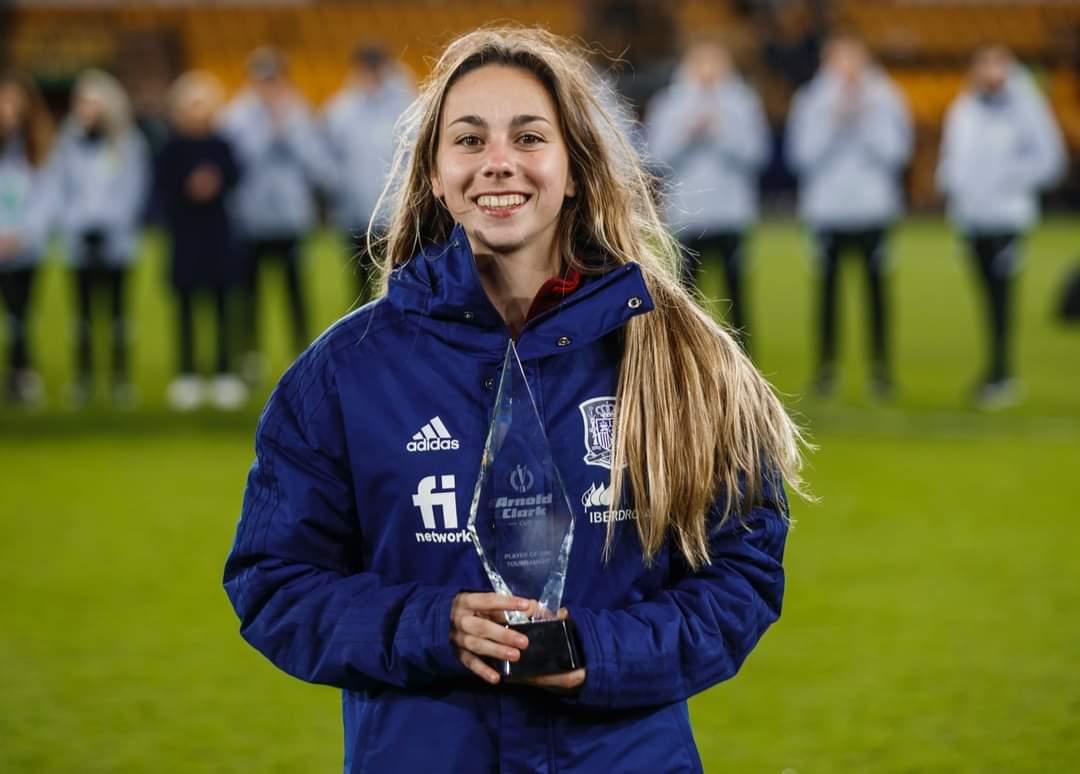 ATHENEA DEL CASTILLO: The World at her feet Arte Del Futbol