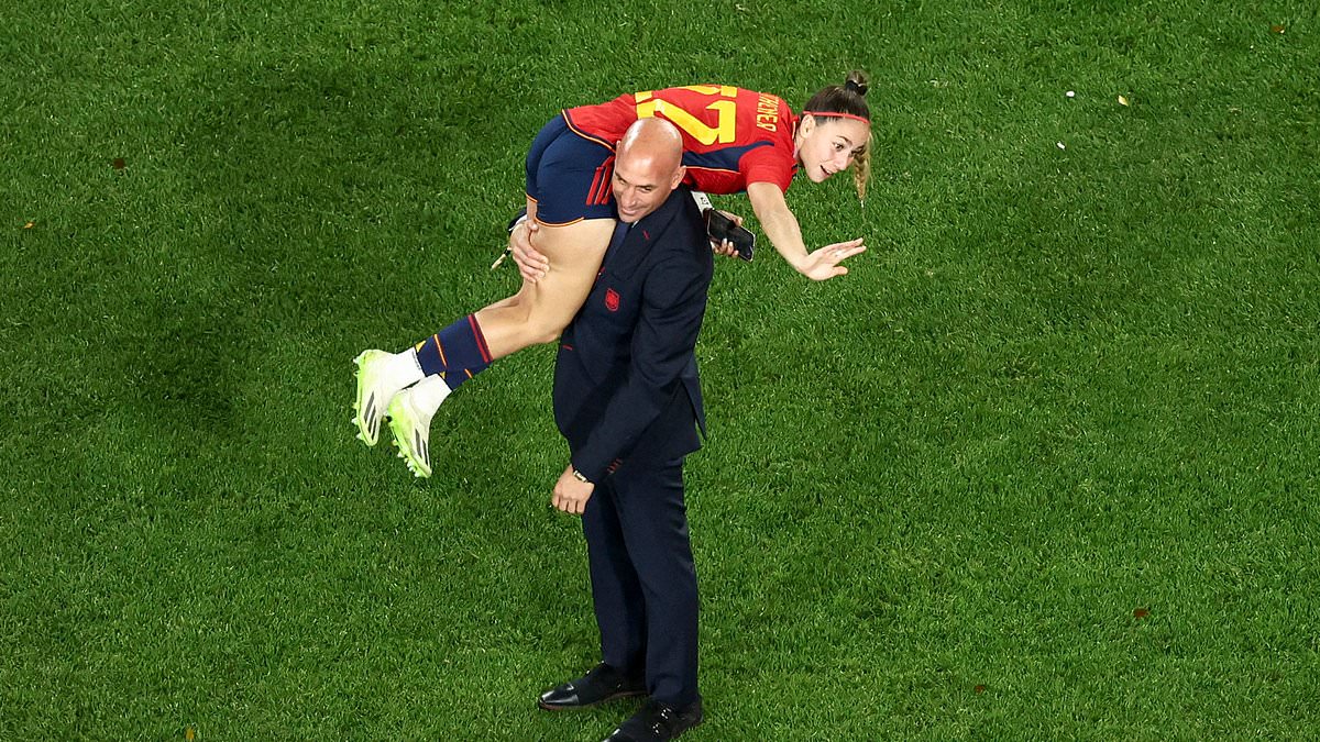 New Photo Shows Luis Rubiales Lifting World Cup Star Athenea Del Castillo On His Shoulders As The Spanish FA Chief Faces Calls To Resign Over Kiss Gate Scandal. Daily Mail Online