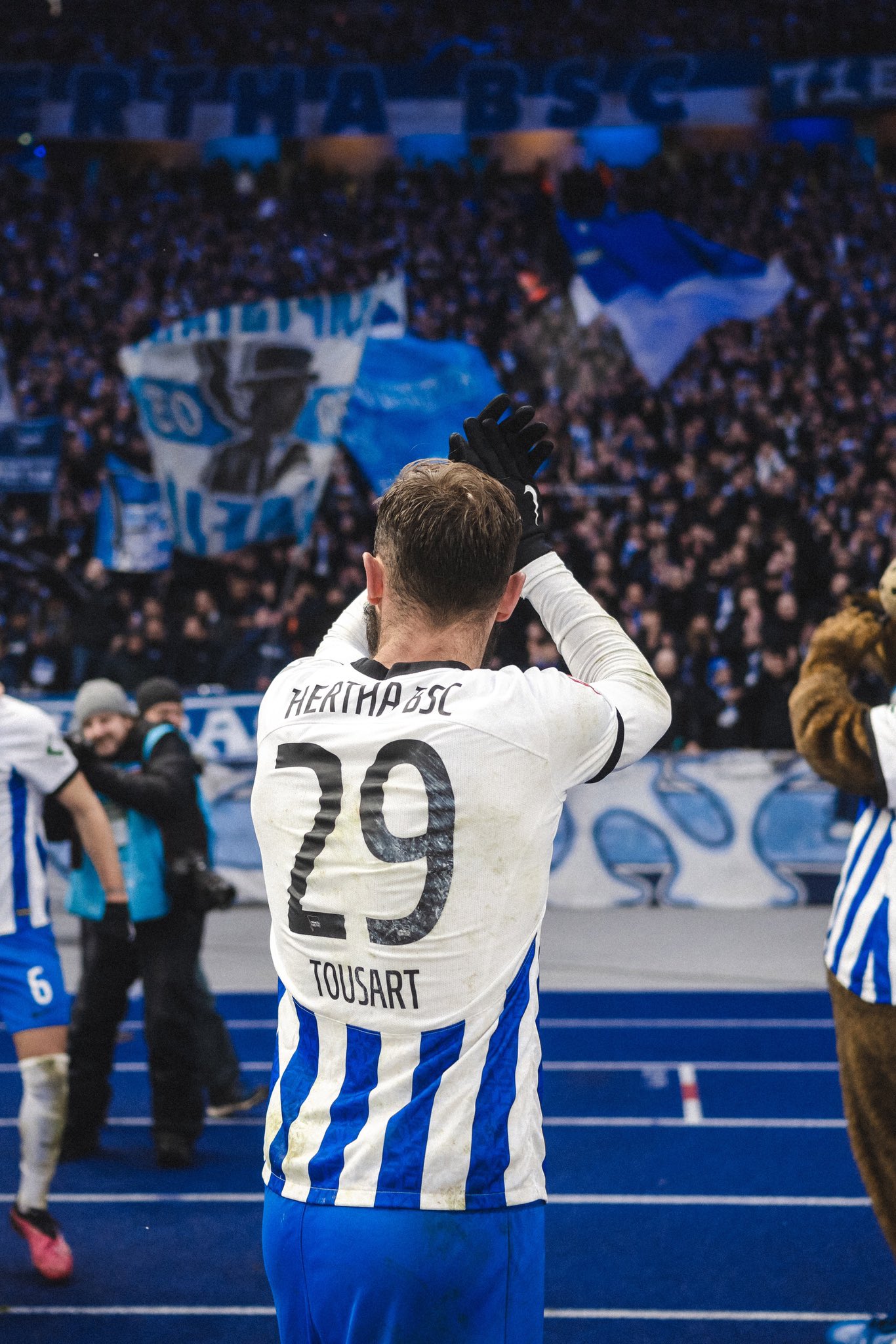 Lucas Tousart in a row at home