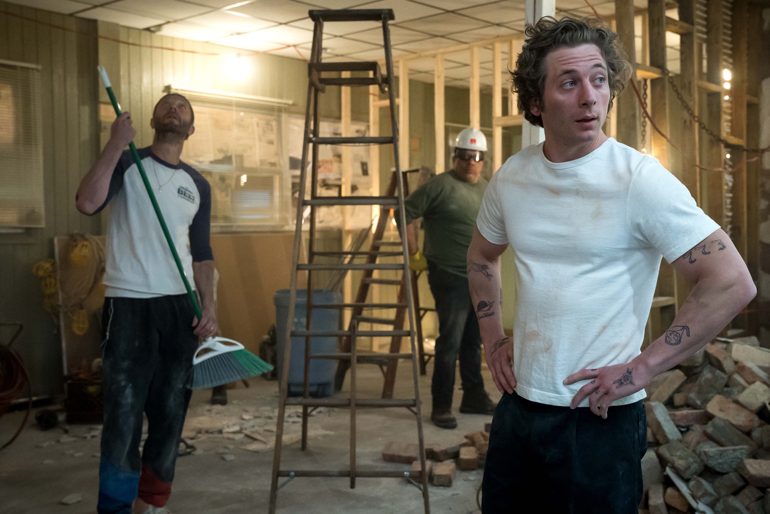 Jeremy Allen White, right, stars as Carmen“ Carmy” Berzatto in The Bear
