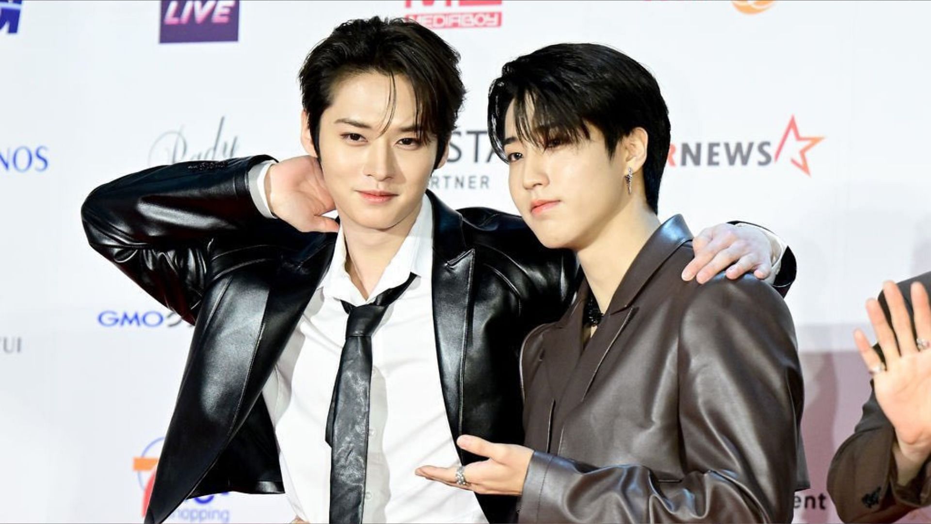 I'm not surprised”: Stray Kids' Lee Know goes viral for making a hilarious pose at 2022 AAAs red carpet