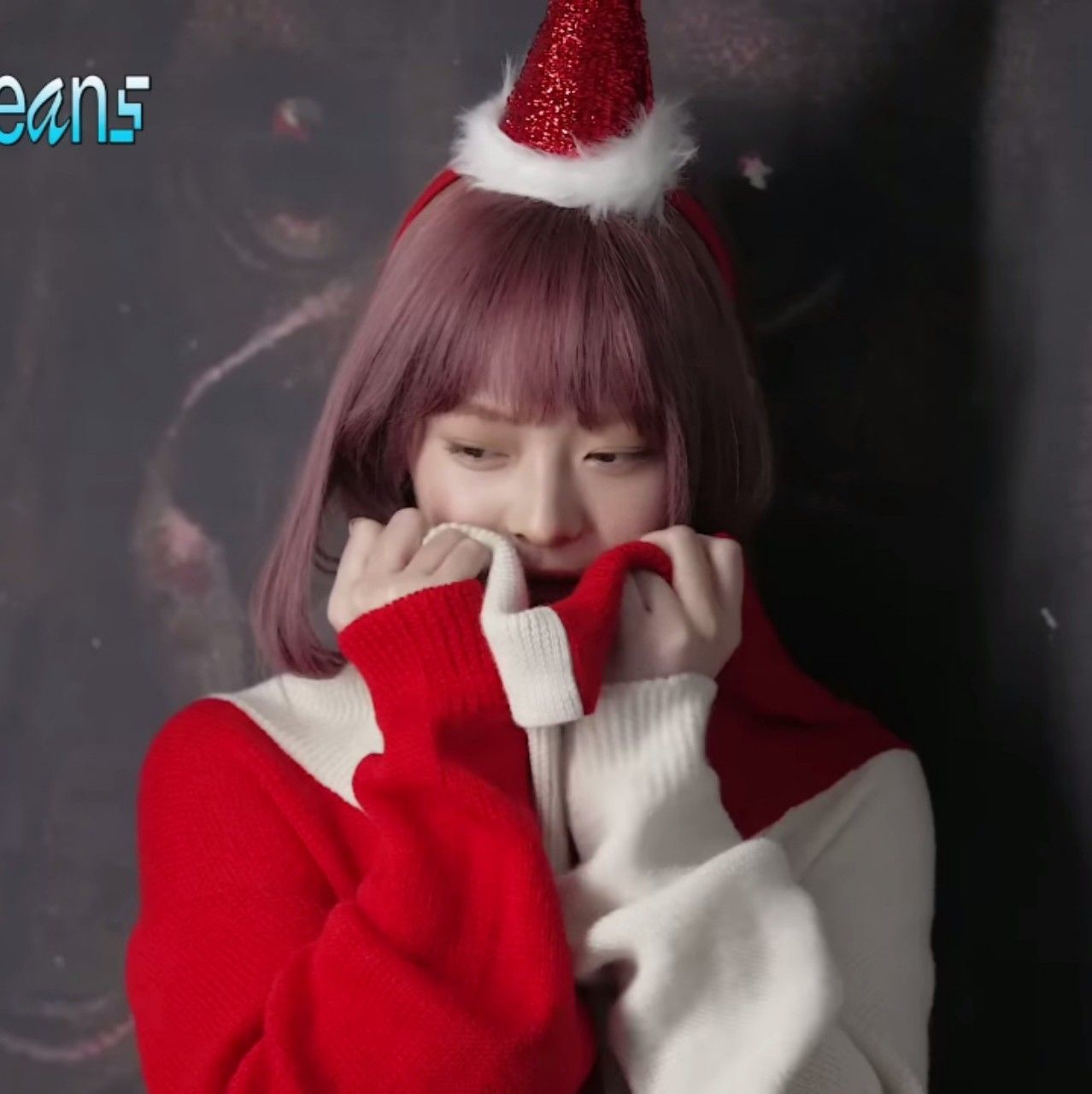 hanni. Christmas icons, Christmas wallpaper, Happy christmas