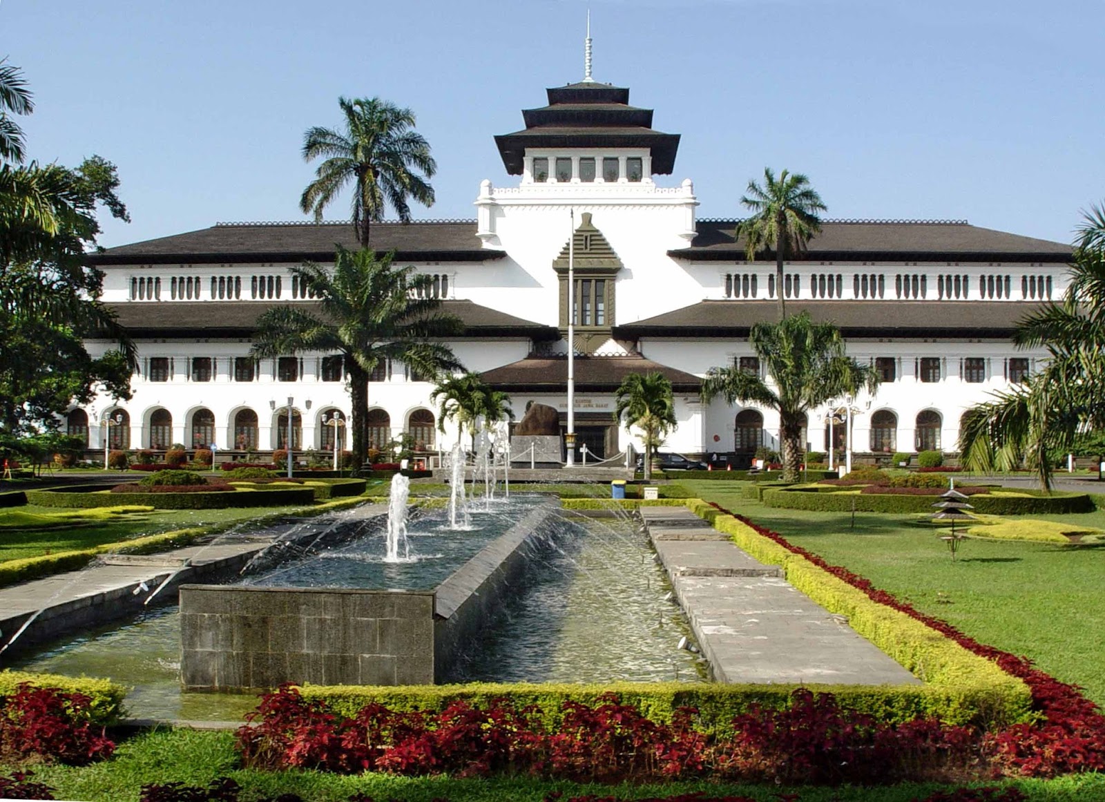 Where to Visit in Bandung: GEDUNG SATE