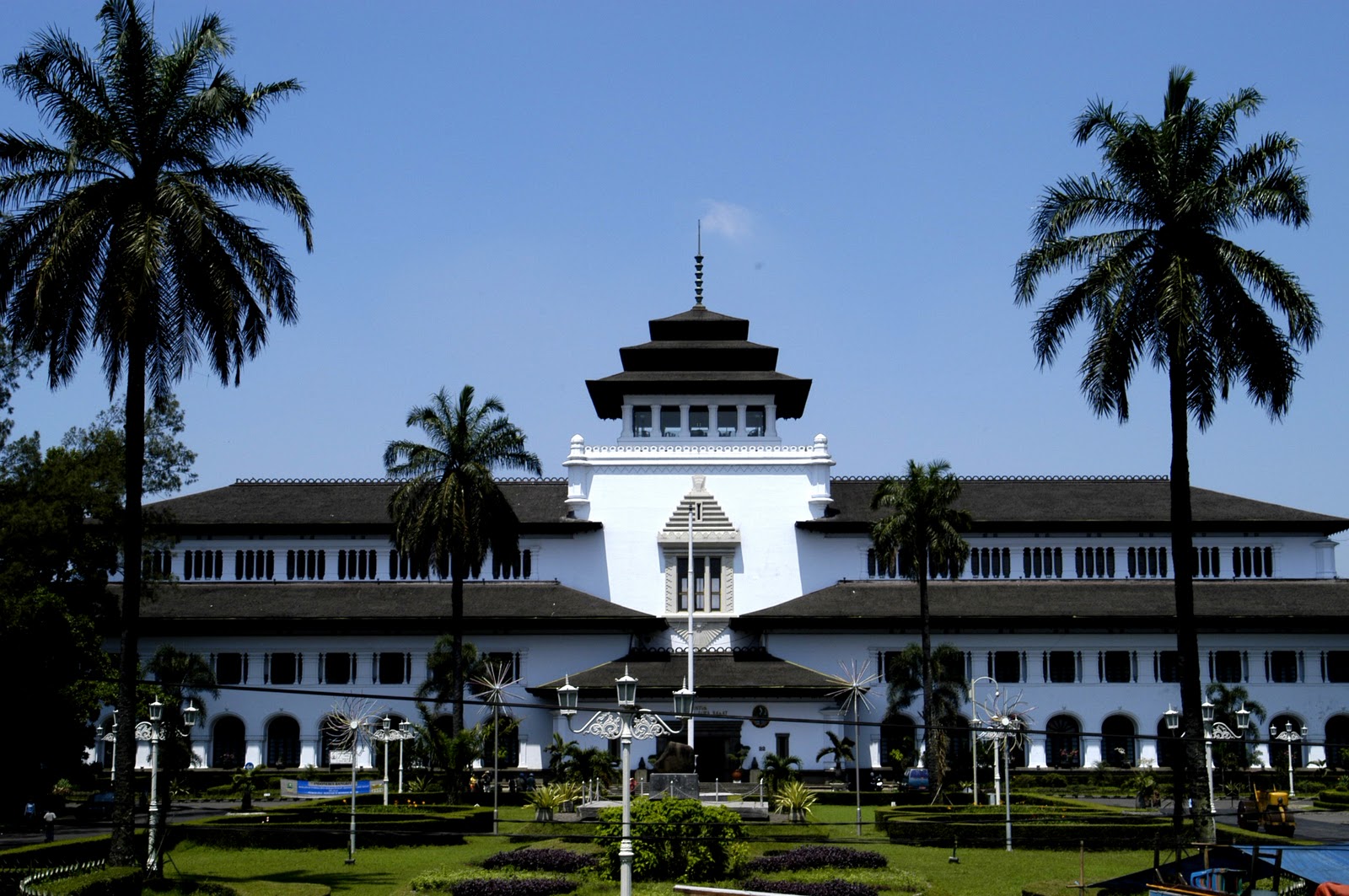 Misteri Lorong Di Balik Megahnya Gedung Sate