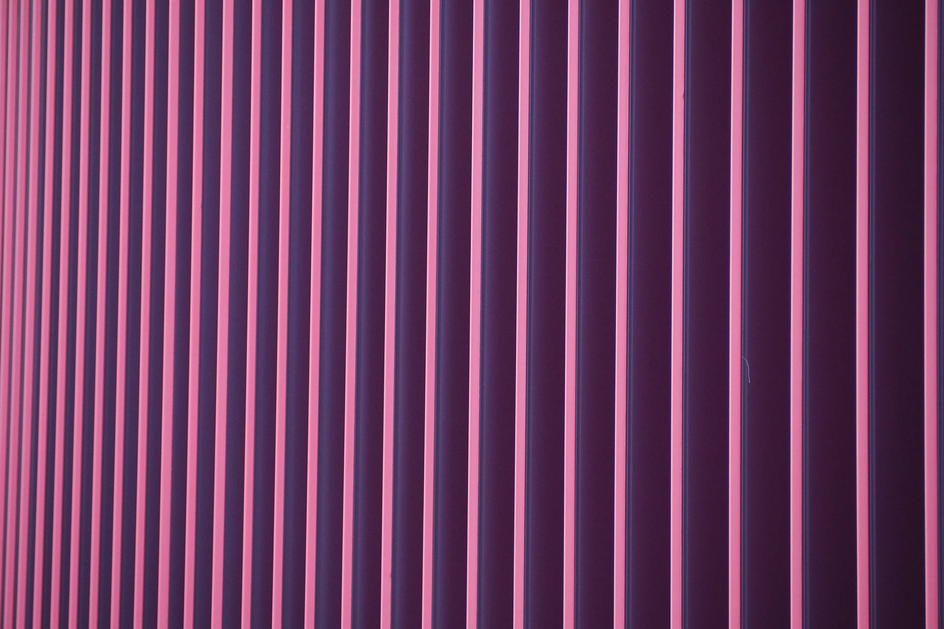 Download Striped Wallpaper