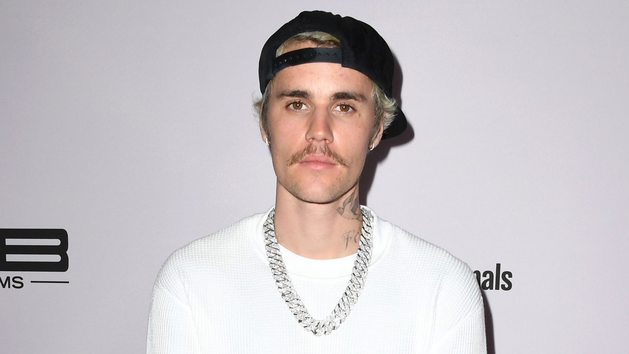 Justin Bieber Debuted New Hairstyle in Drake's Popstar Music Video