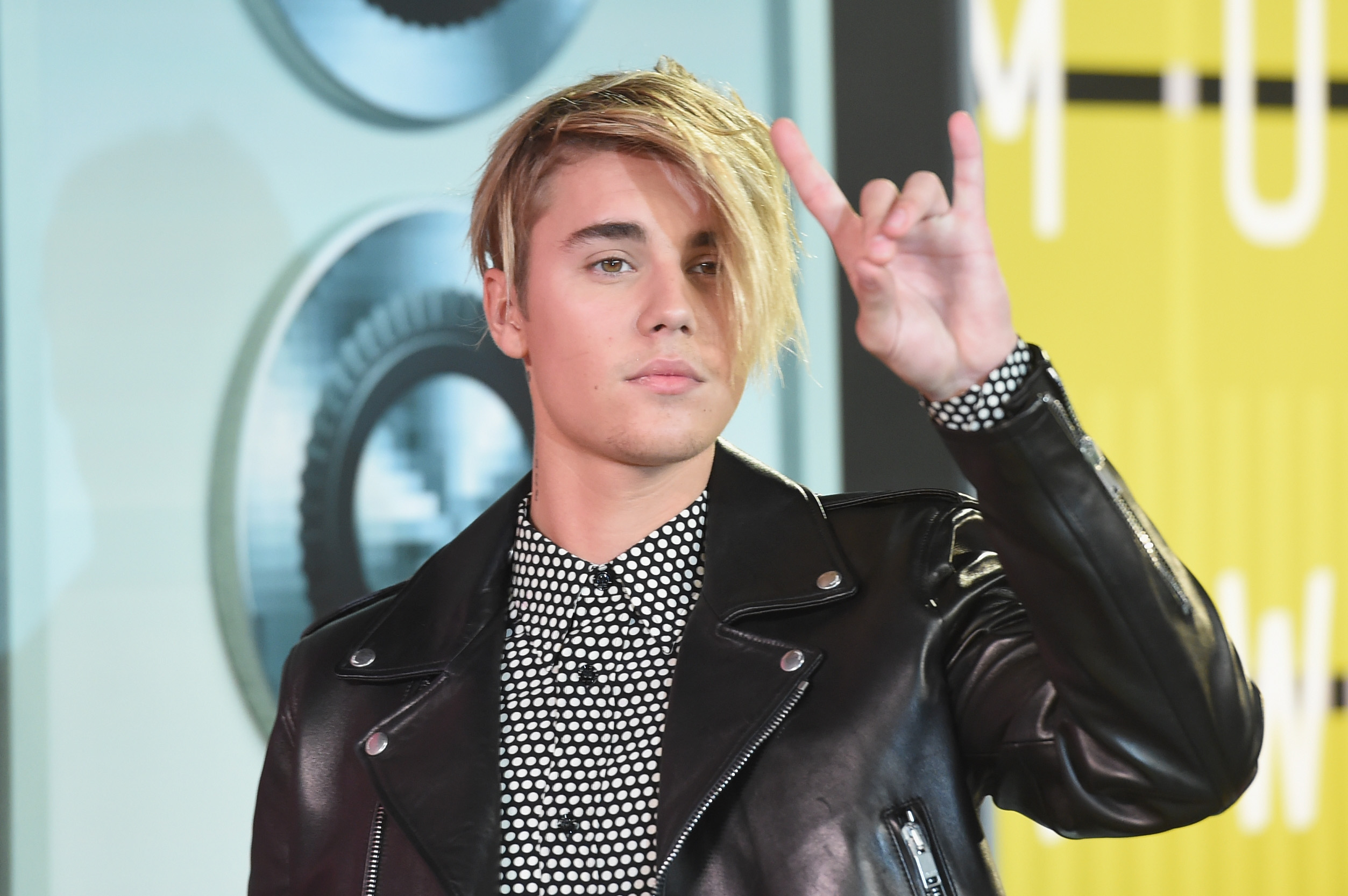 Justin Bieber Marks VMA Comeback With High Flying Performance