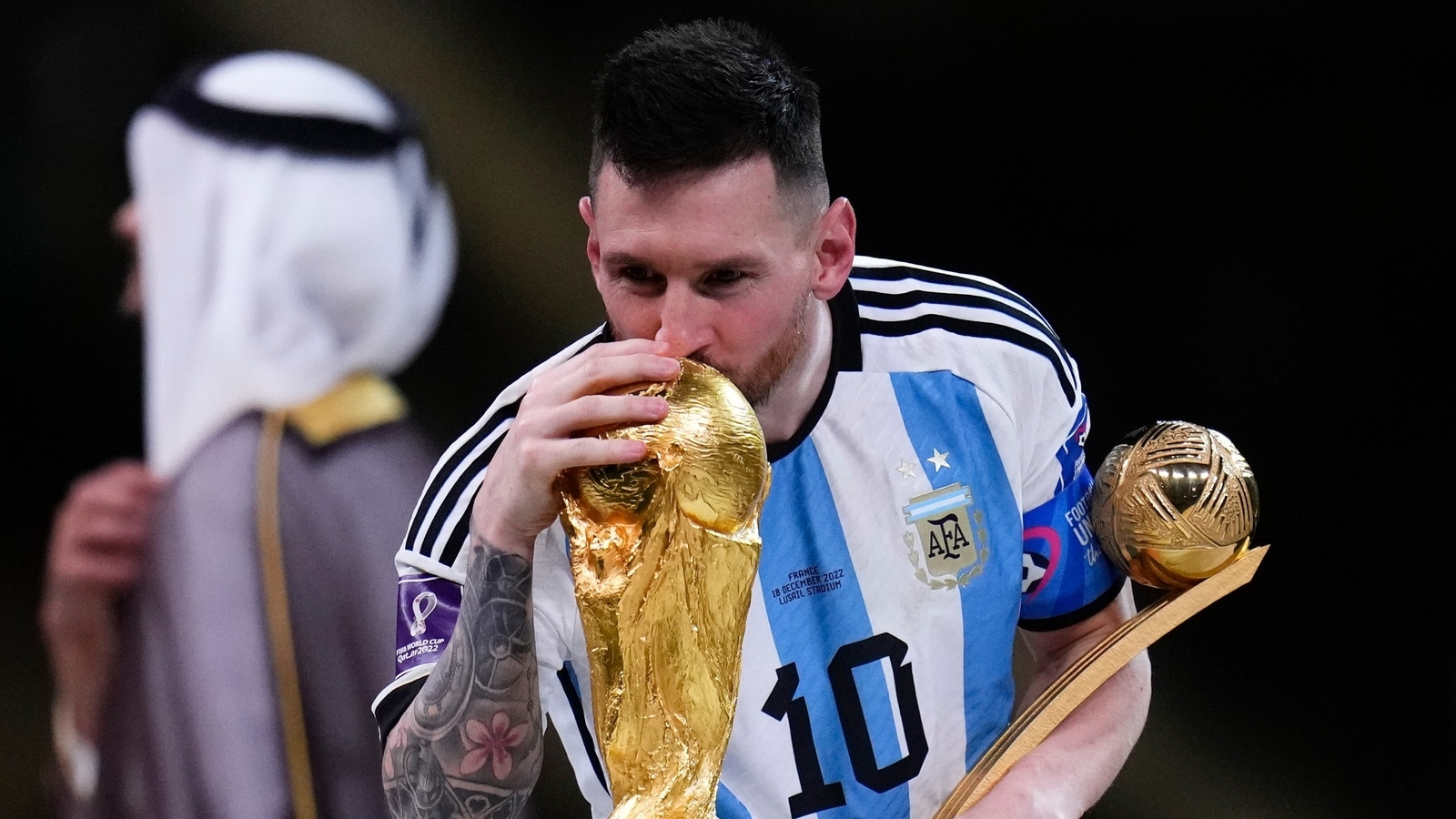 Messi Kissing World Cup Wallpapers - Wallpaper Cave