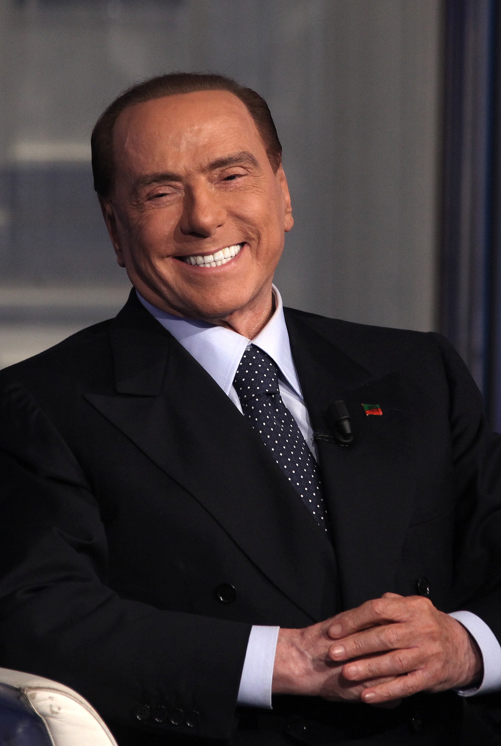 Silvio Berlusconi e i trucchi per sembrare più giovane. Vanity Fair Italia
