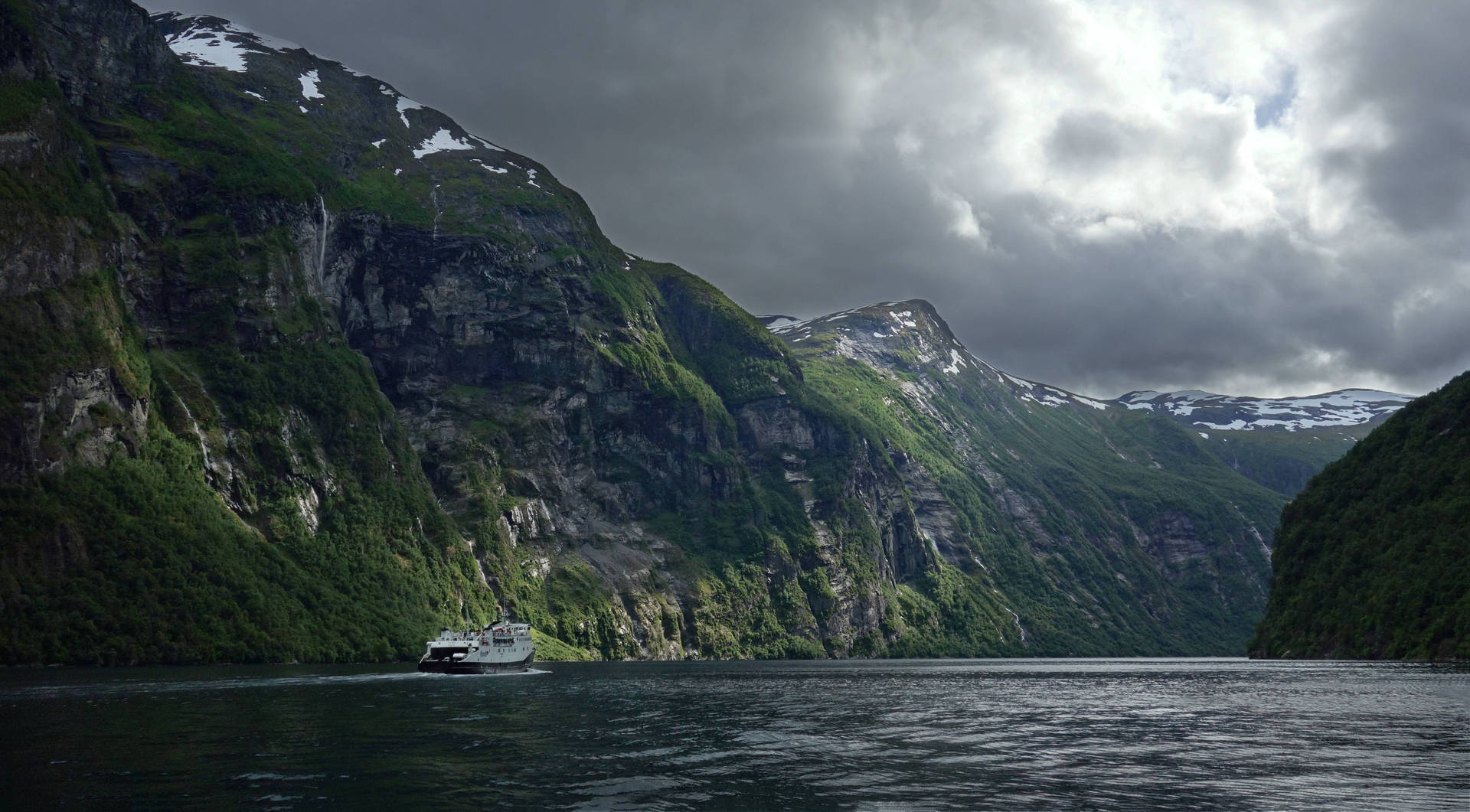 Download Norway Geiranger Fjord Wallpaper