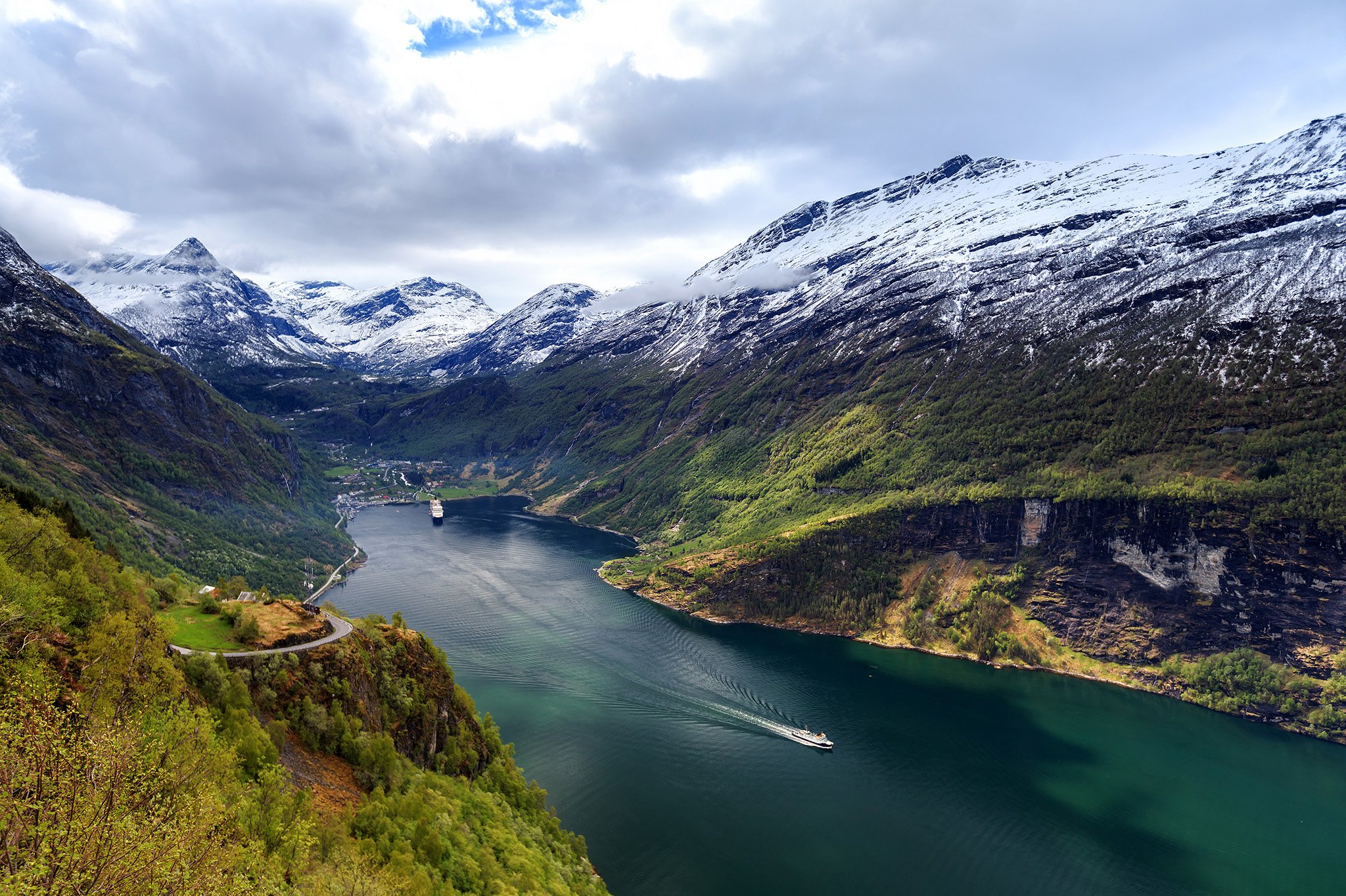 Geiranger fjord mountains ships landscape wallpaperx1365
