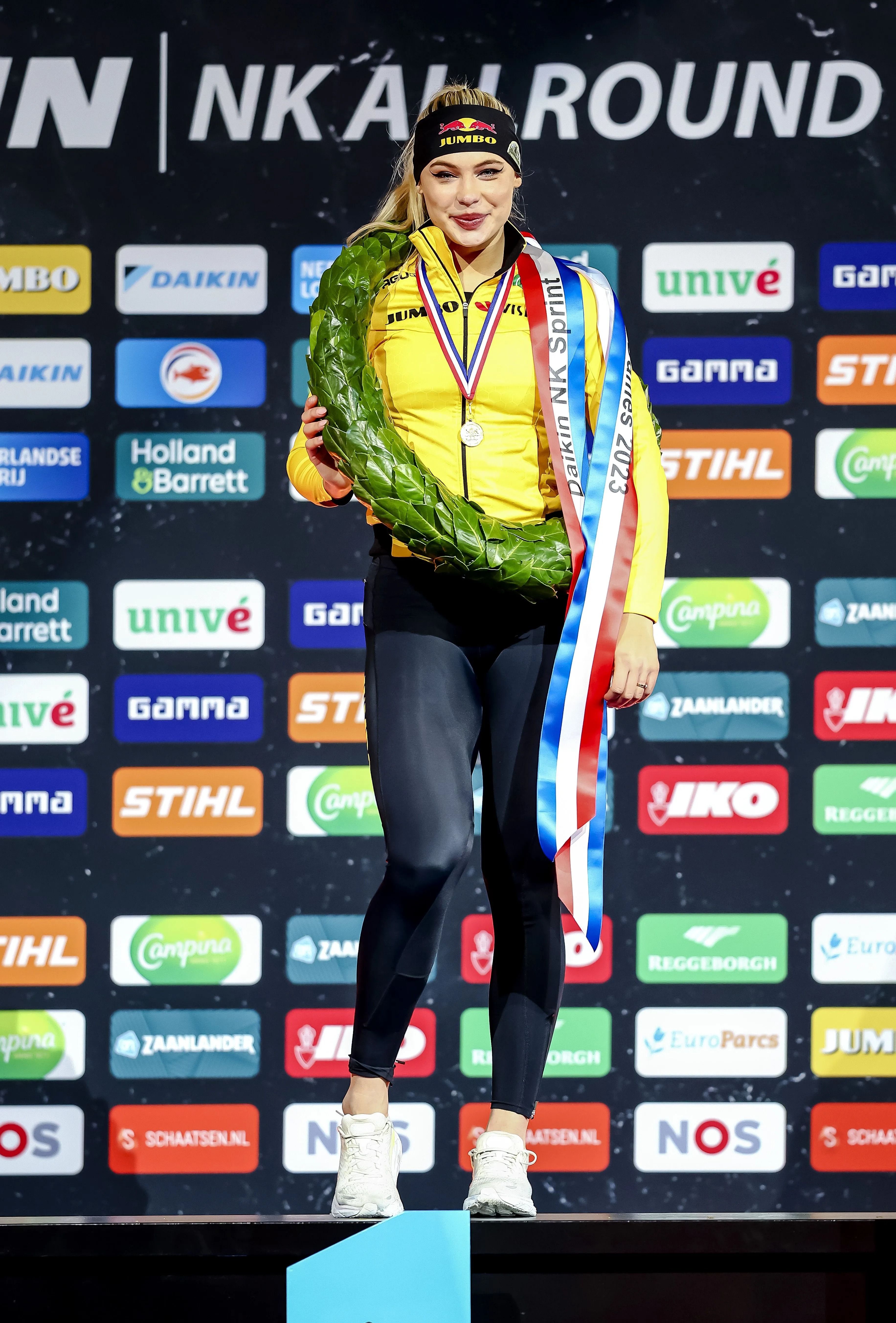 World's hottest speed skater' Jutta Leerdam uses 'extra fat' to help her win World Cup gold medal. The US Sun