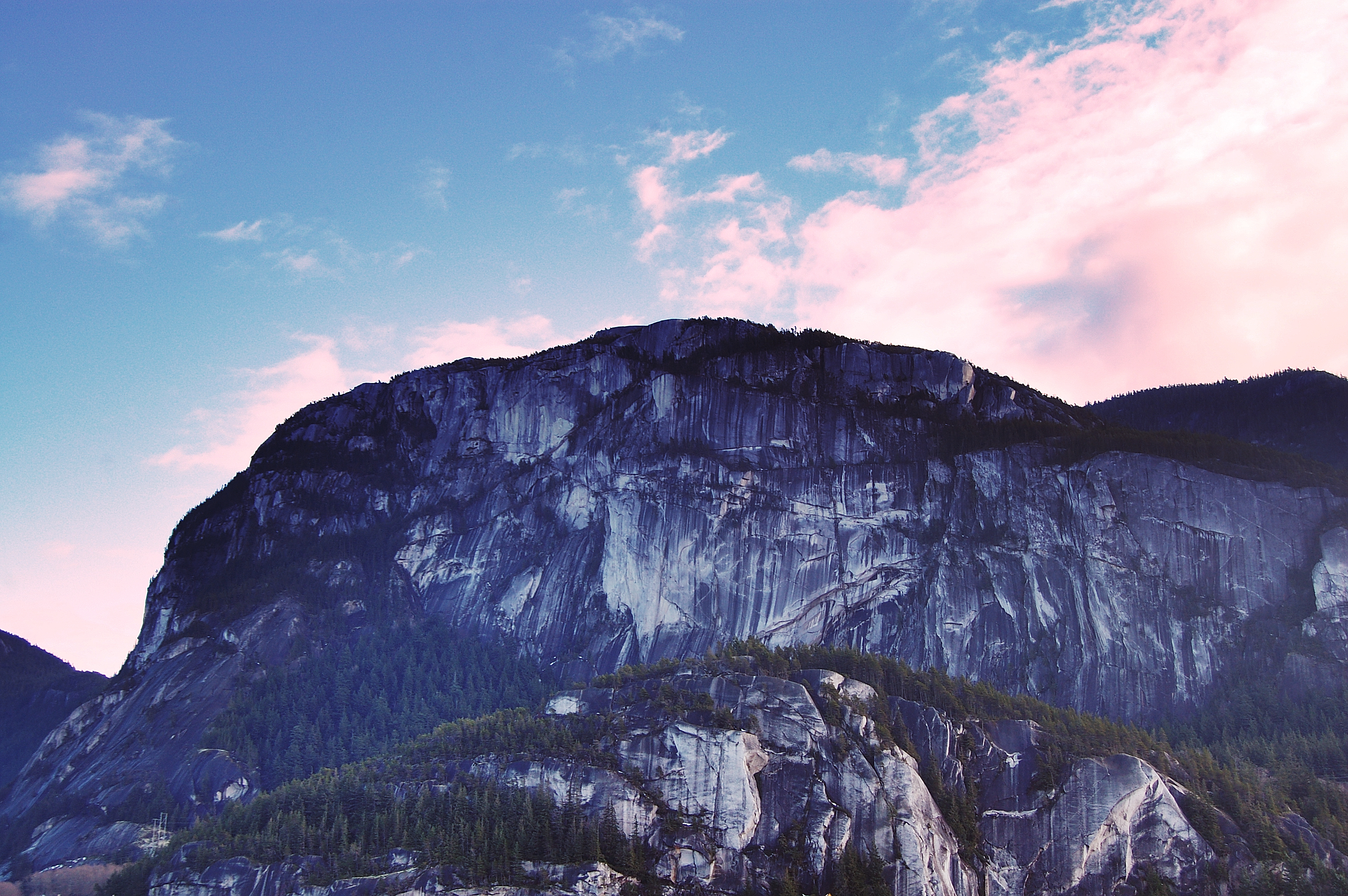 OS X Yosemite wallpaper for Canadians: The Stawamus Chief in Squamish, BC