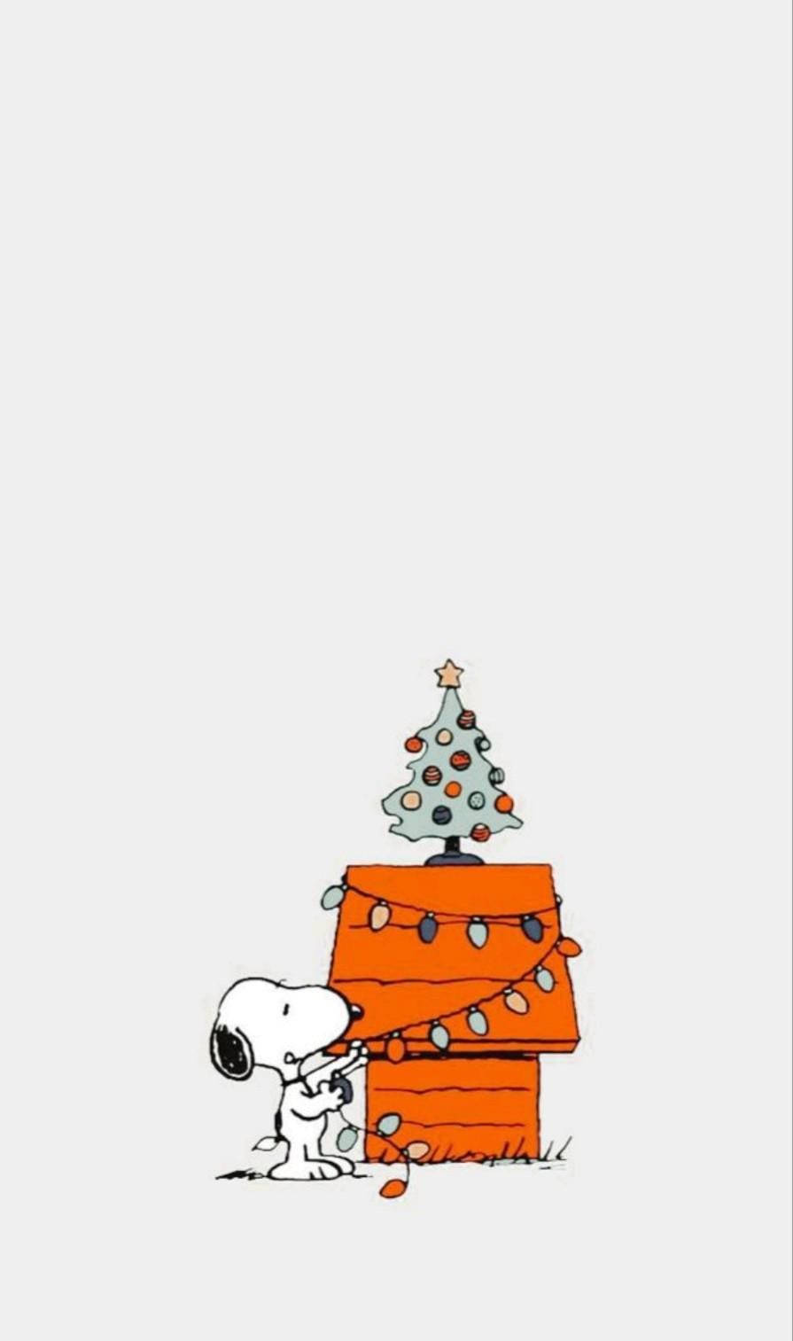 Download Snoopy Fixing Christmas Lights