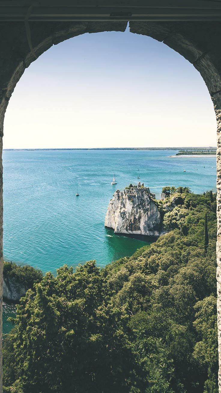 Discovering Europe with 17 wanderlust iPhone Wallpaper. Preppy Wallpaper. Travel photography, Beach wallpaper iphone, Los angeles iphone wallpaper