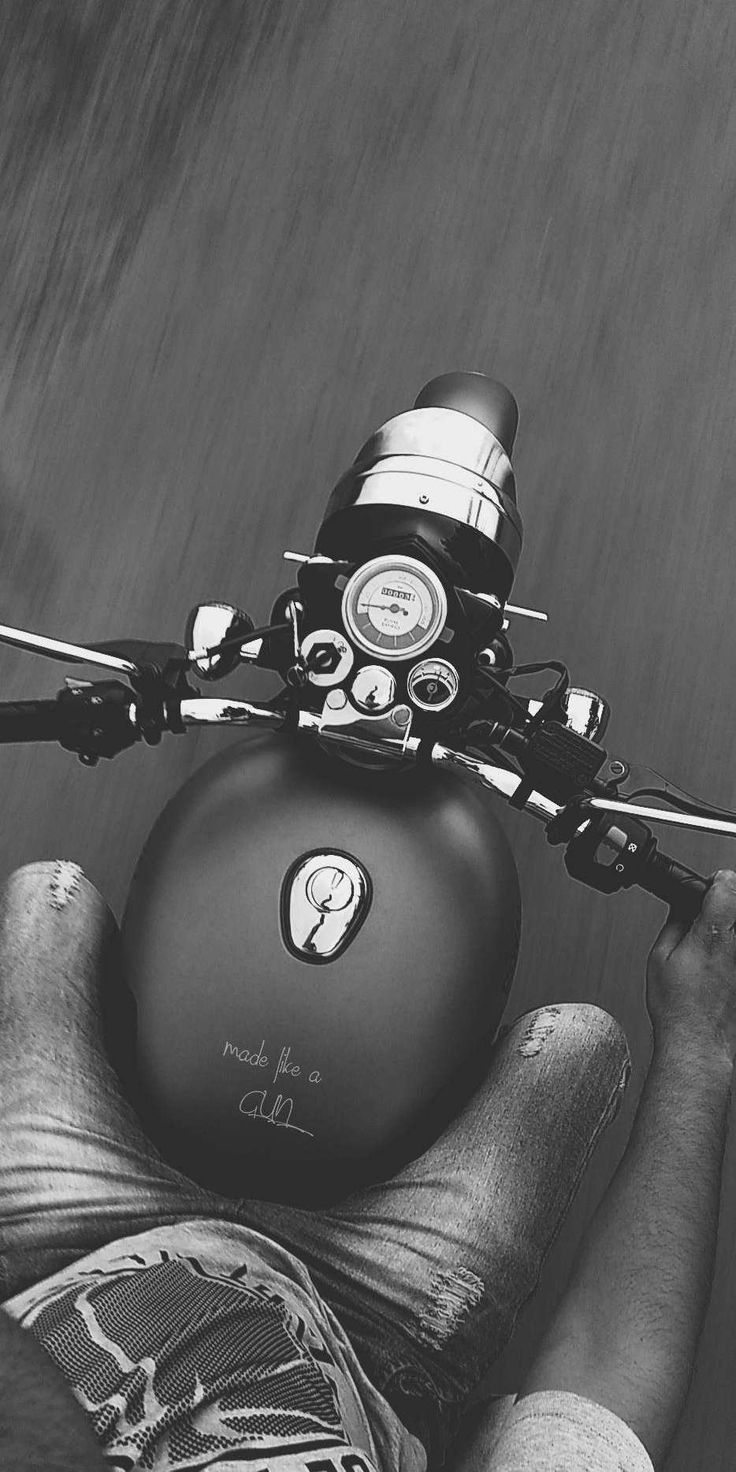 Royal enfield classic 500 stealth black Wallpaper Download