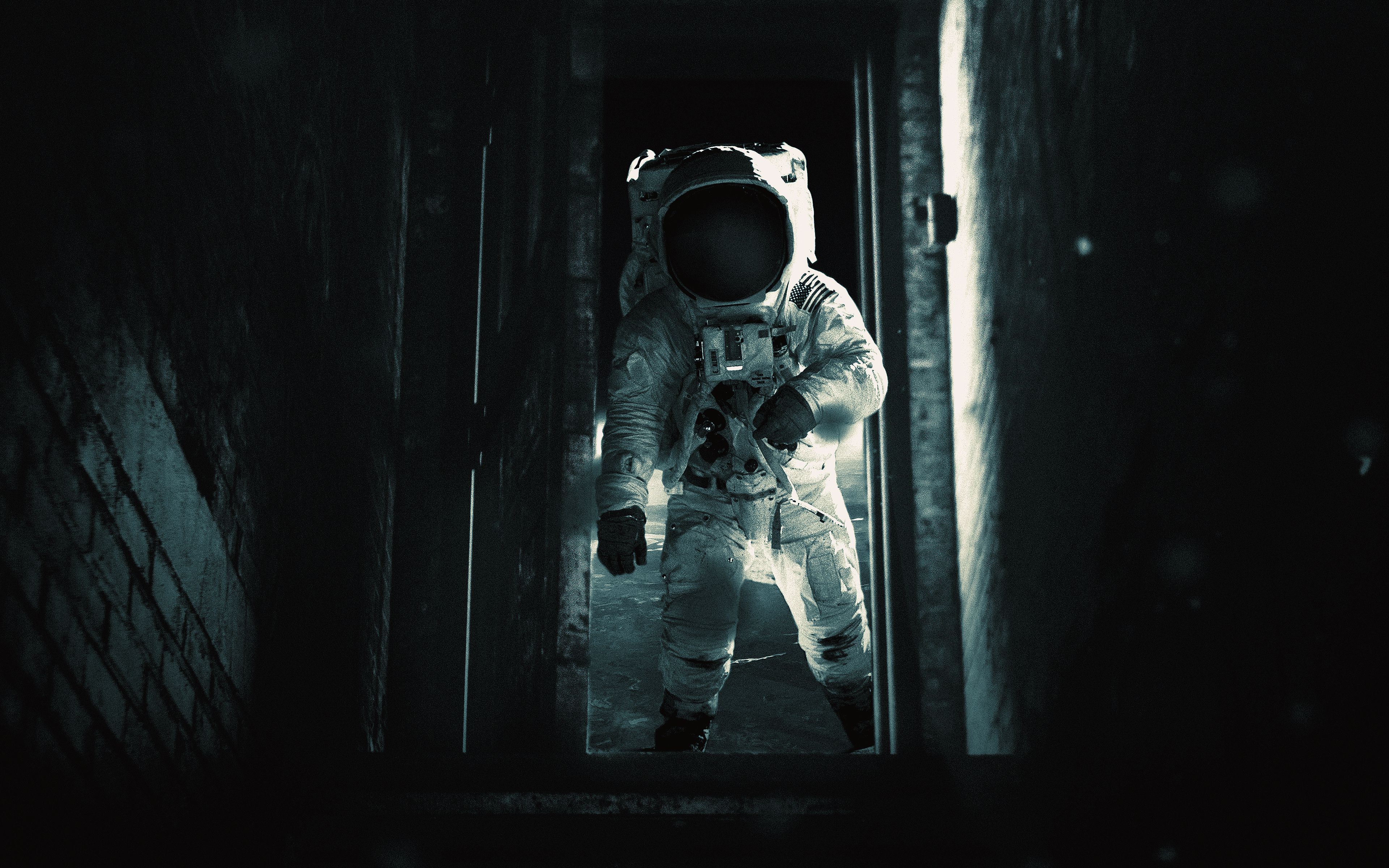 Download wallpaper 3840x2400 astronaut, cosmonaut, gravity, spacesuit, door, dark 4k ultra HD 16:10 HD background
