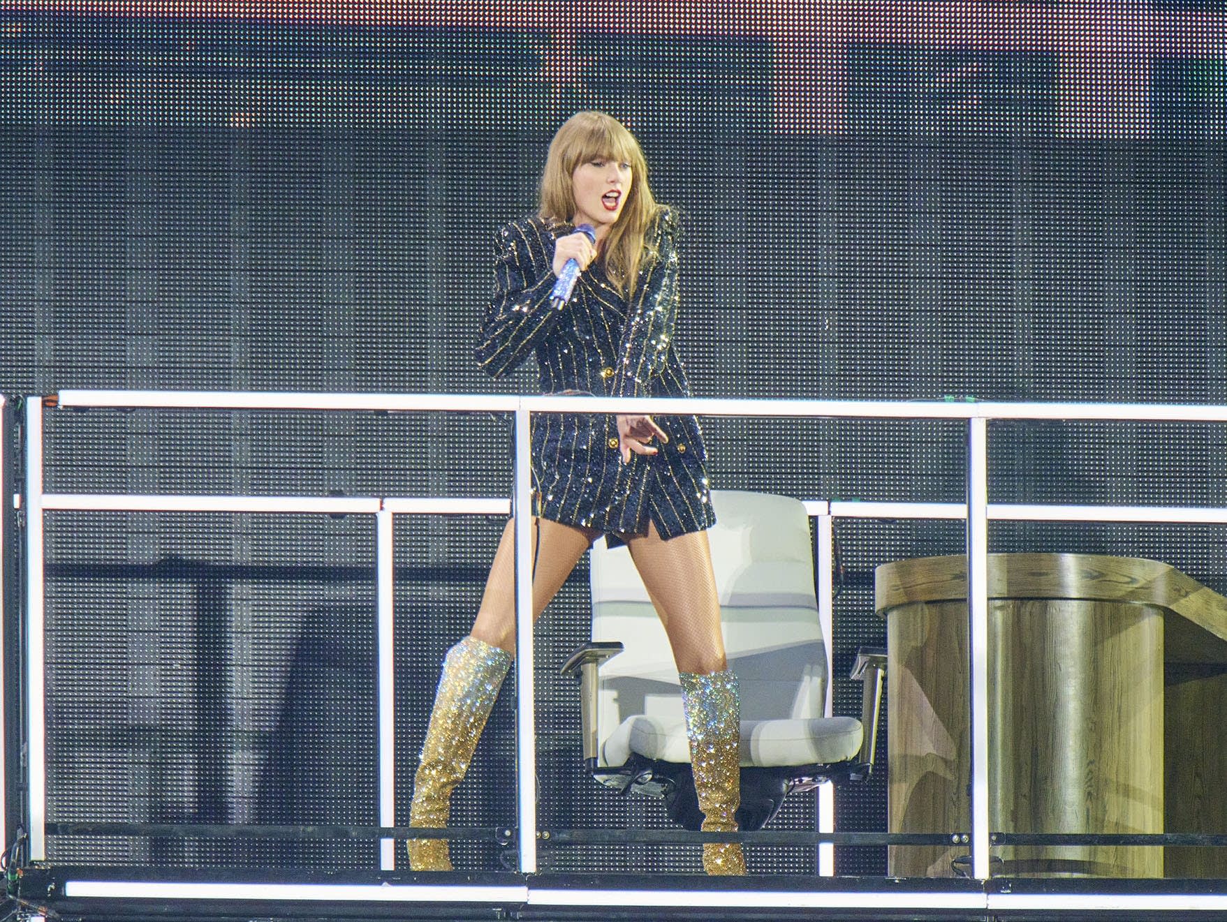 The Very First Night': Fans out in full force for Taylor Swift's Friday show in Minneapolis