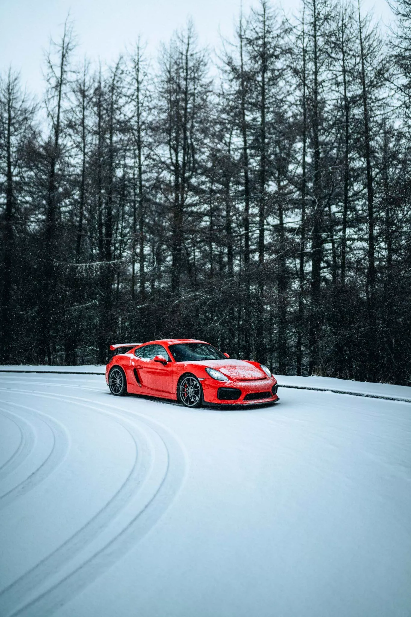Tom Kahler are for playing in the snow #snow #porsche #gt4