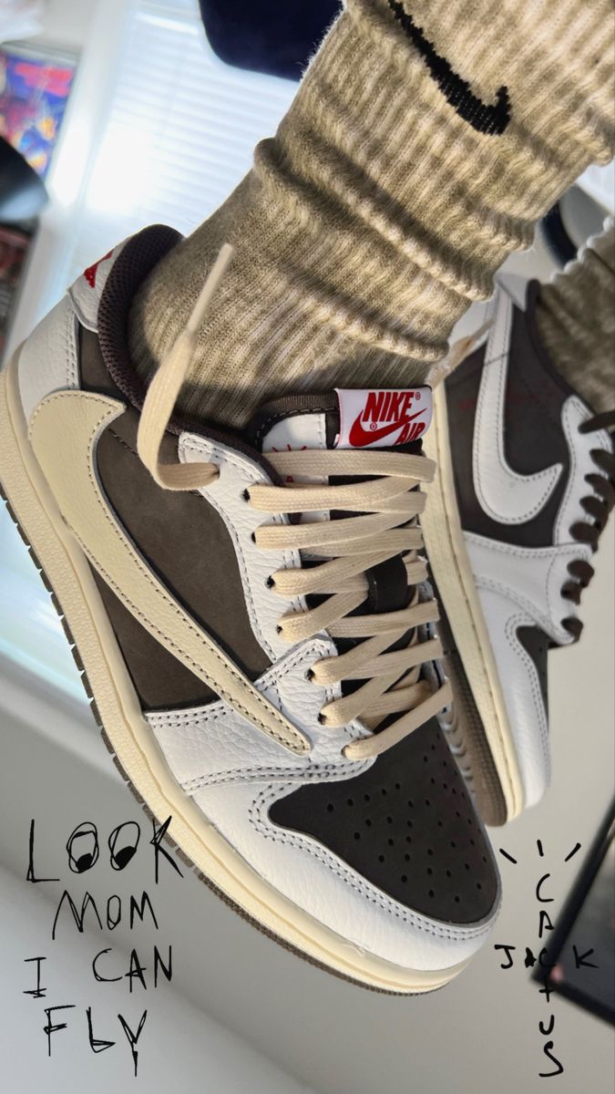 Travis Scott reverse mocha. Swag shoes, Shoes outfit fashion, Sneakers fashion