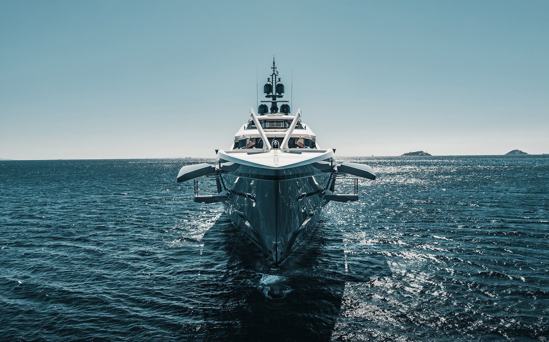 Luxury Yachts / Mega Yachts