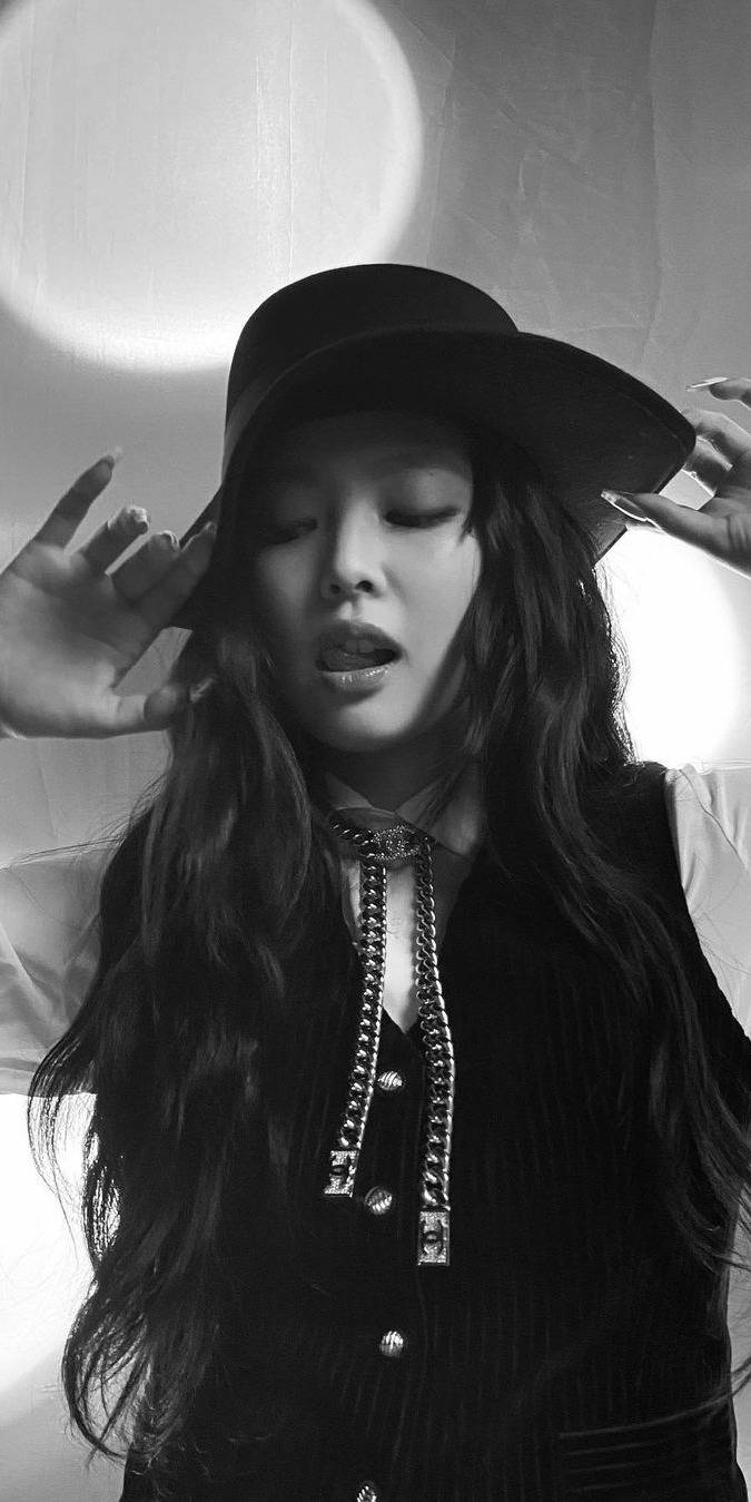 Download Jennie Kim Swag Look Wallpaper