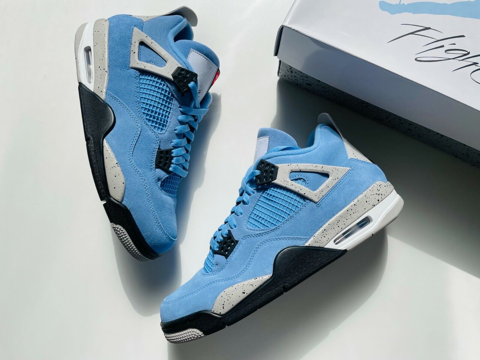 Jordan 4 Retro Mid University Blue
