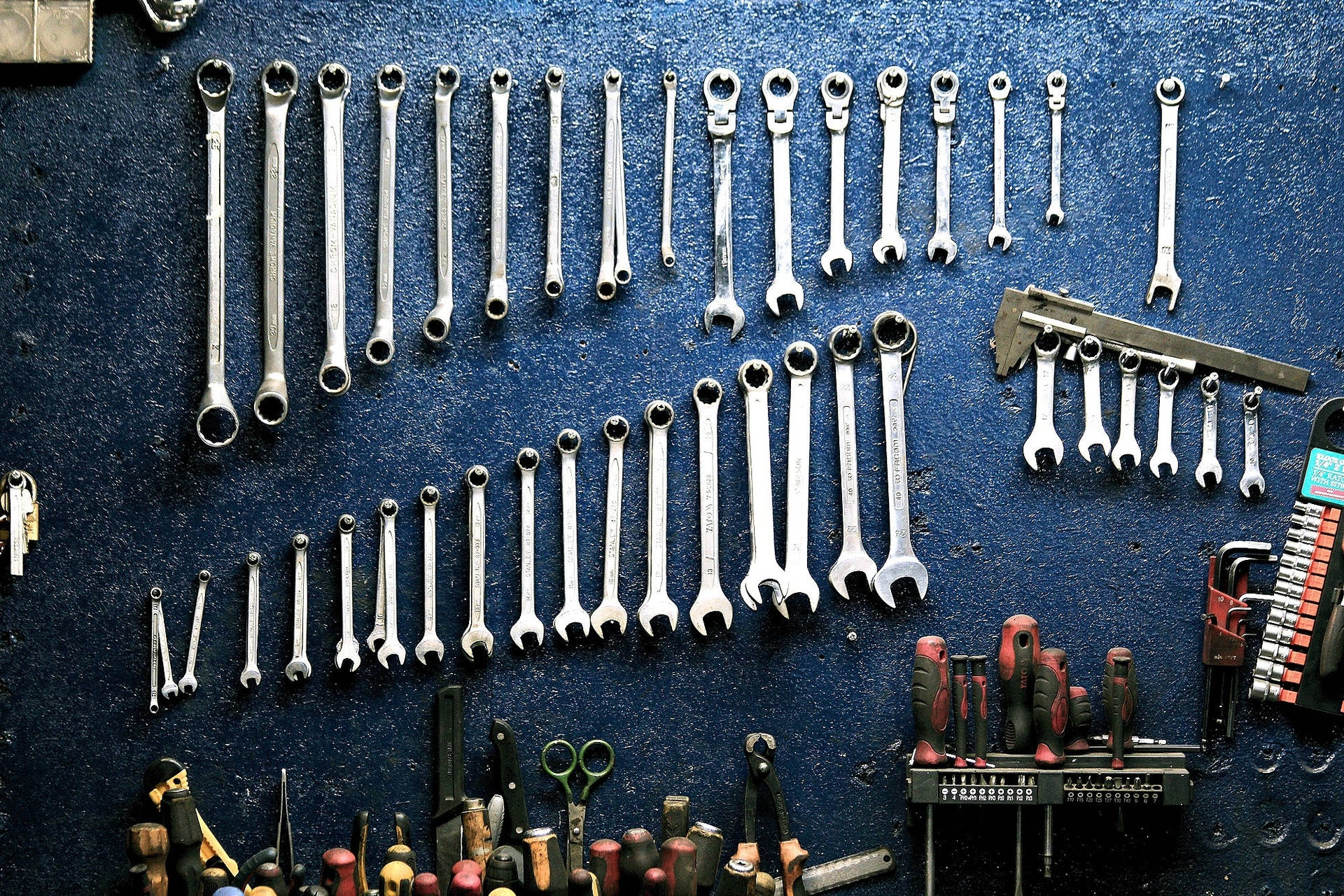 Essential Tools Wallpaper