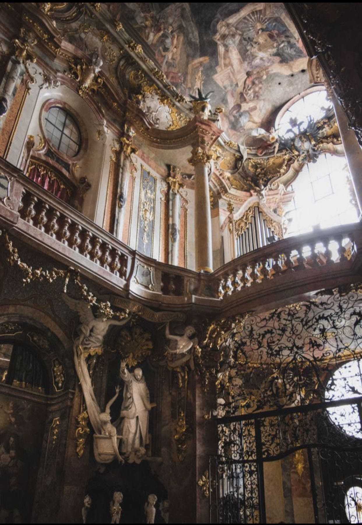 Dark Academia Aesthetic Wallpaper