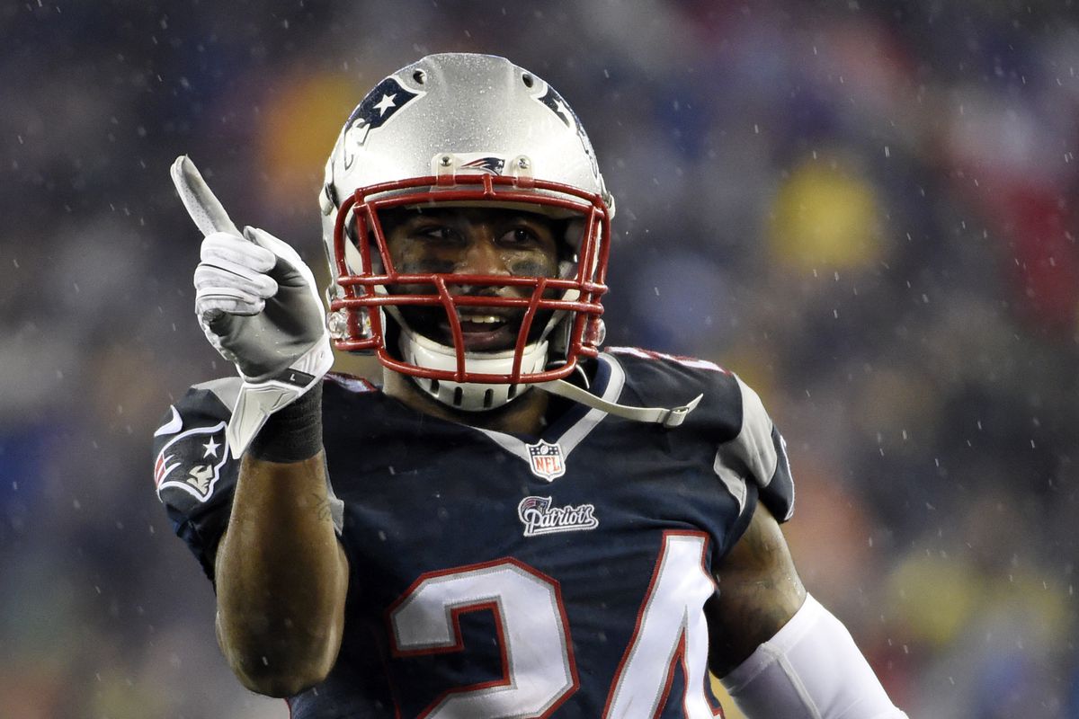 Patriots decline option on Darrelle