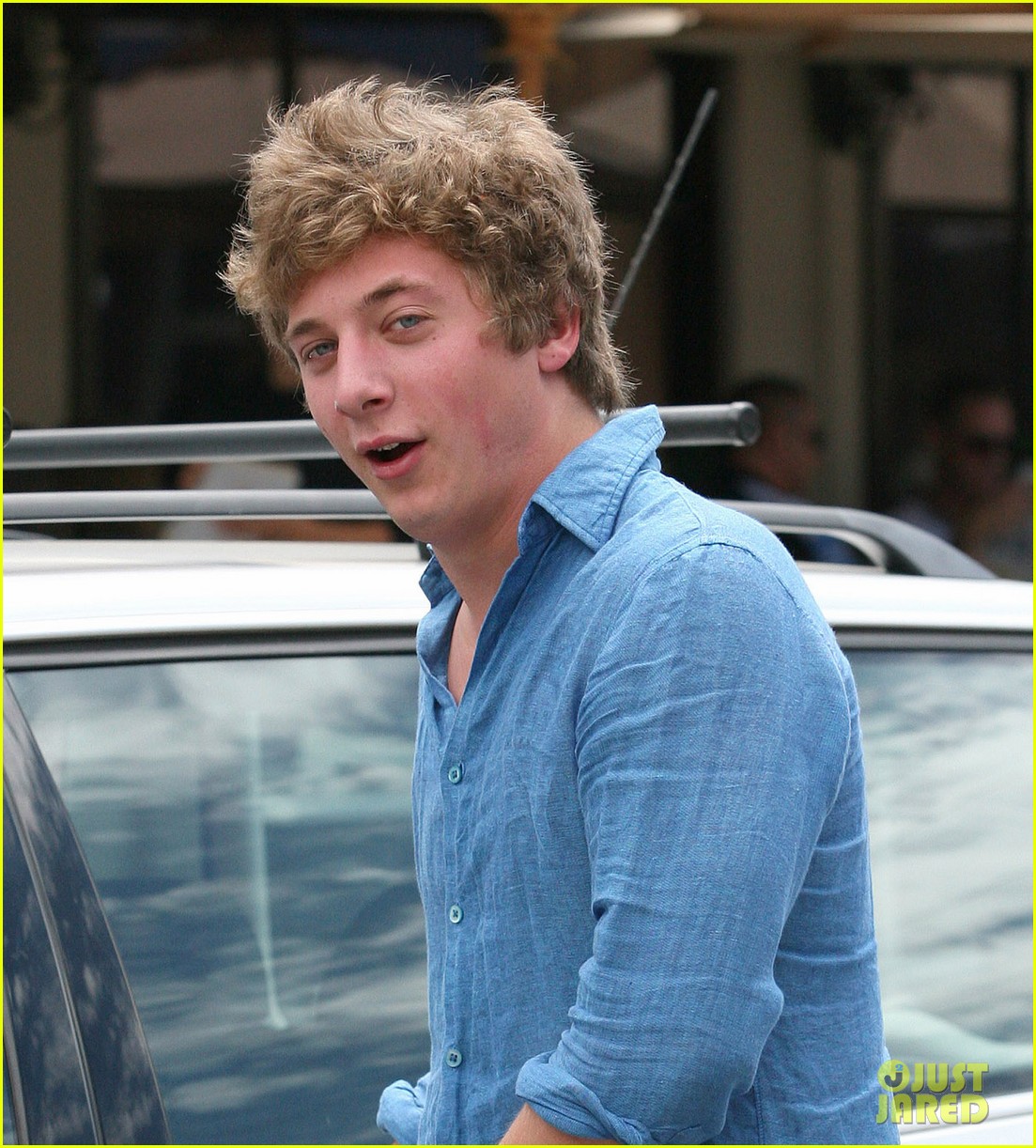 Jeremy Allen White: Toast Bakery Lunch: Photo 2659812. Jeremy Allen White Photo. Just Jared: Entertainment News