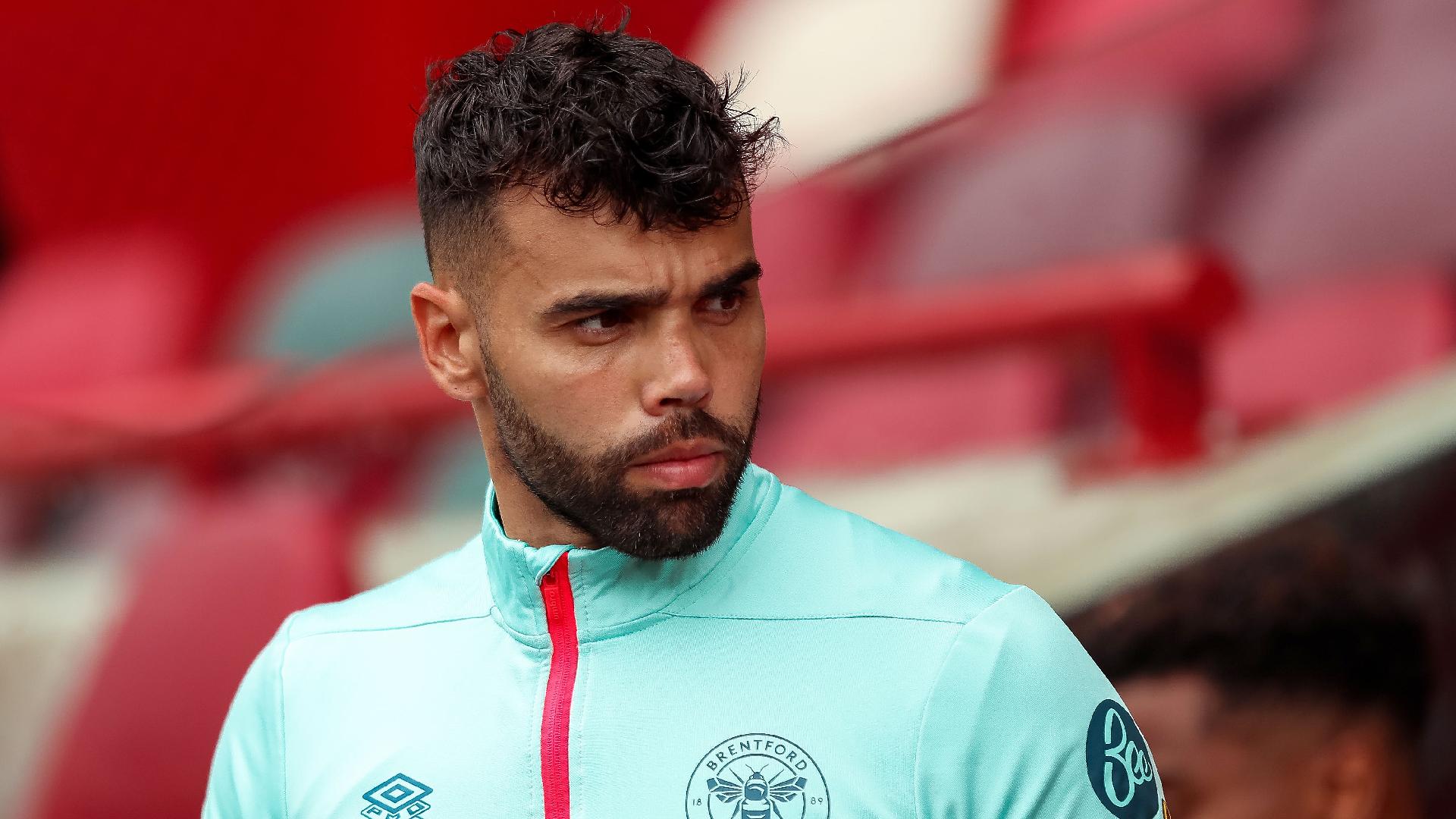 Arsenal sign Brentford goalkeeper David Raya on loan