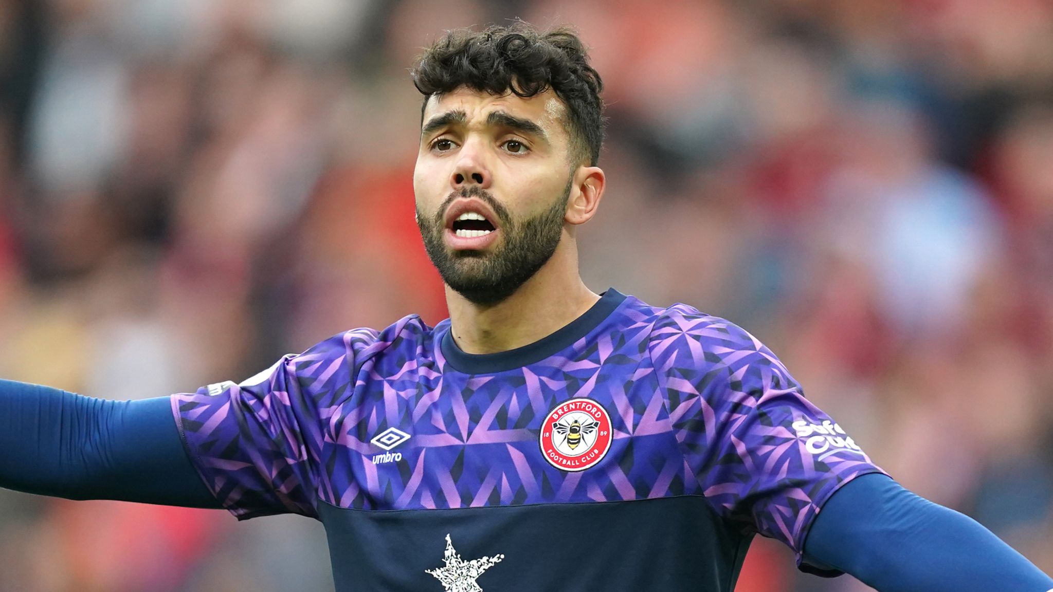 David Raya: Bayern Munich in talks with Brentford over deal for Spain goalkeeper but expectations not yet reached