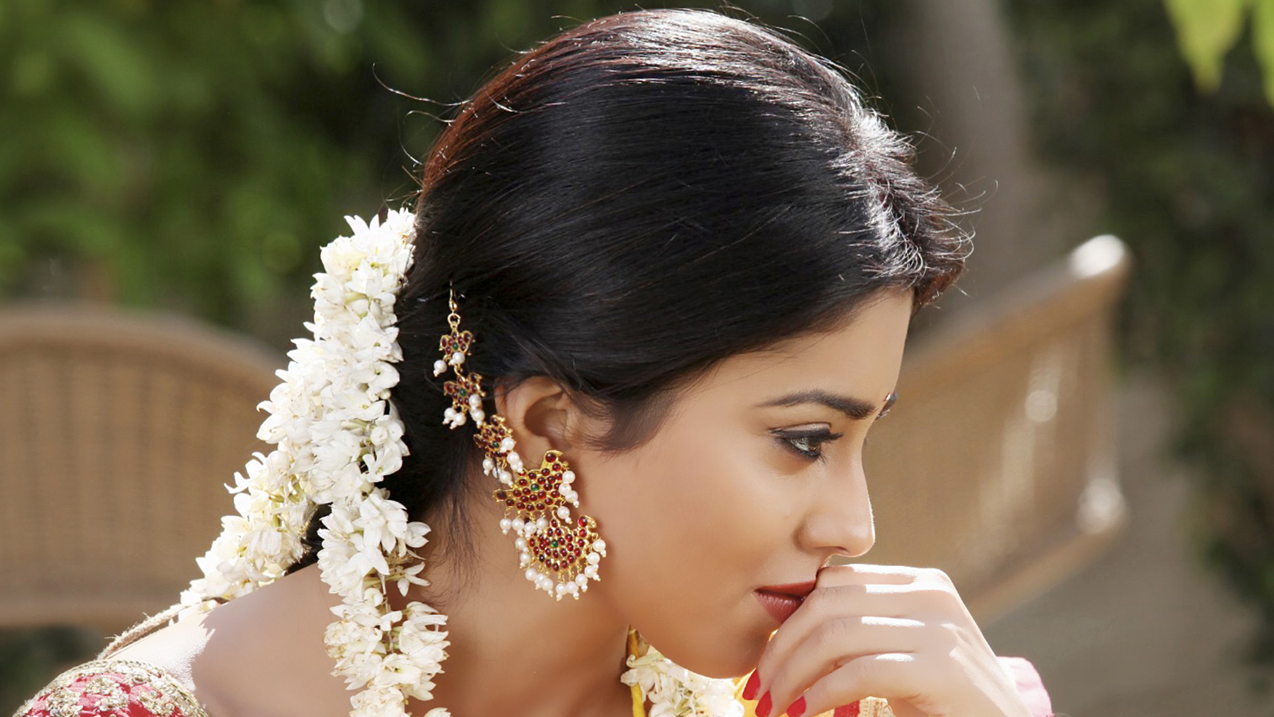 Shriya Saran Indian Telugu Cinema Actress Cute Hot wallpaperx1440